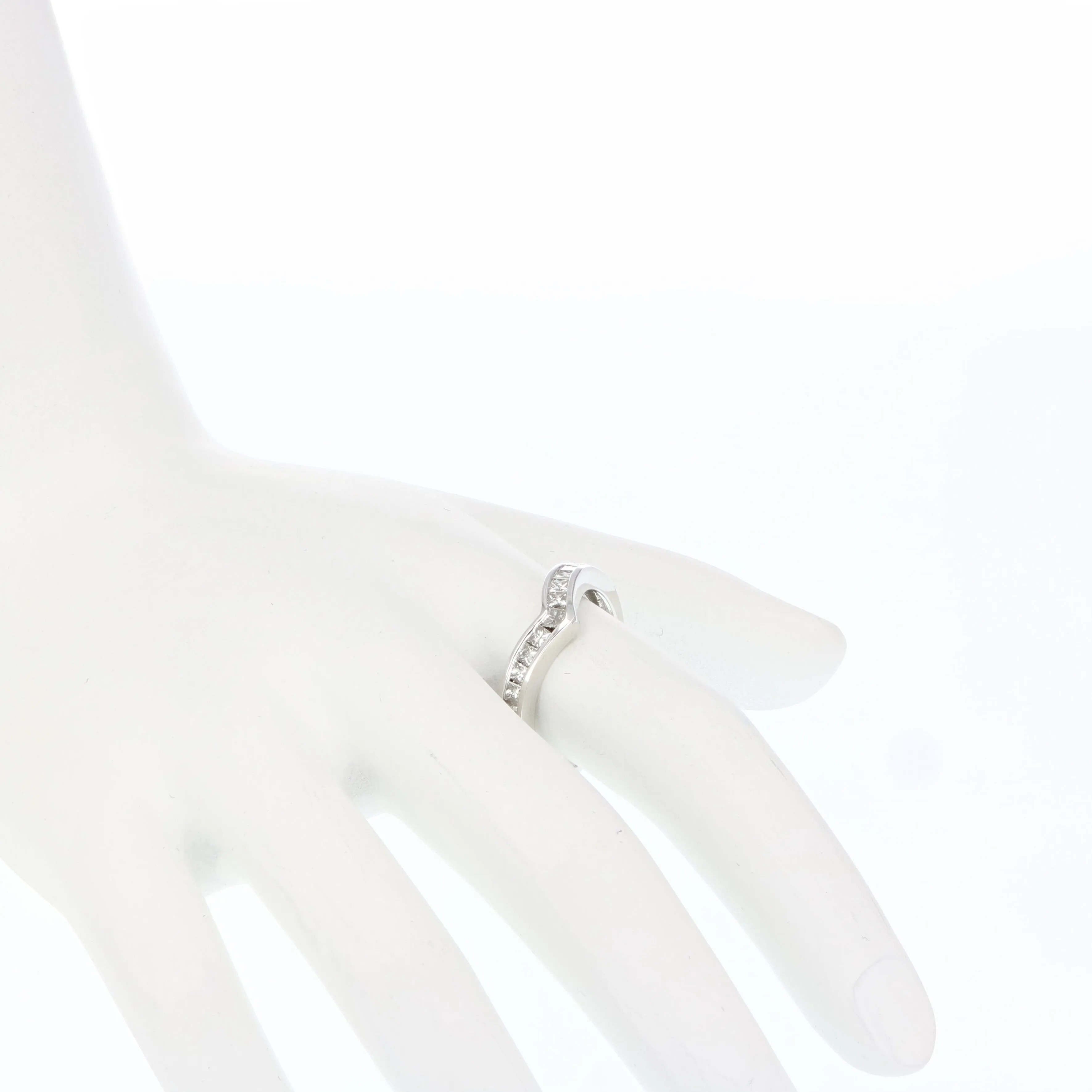 1/2 cttw Princess Diamond V Shape Band in 14K white gold