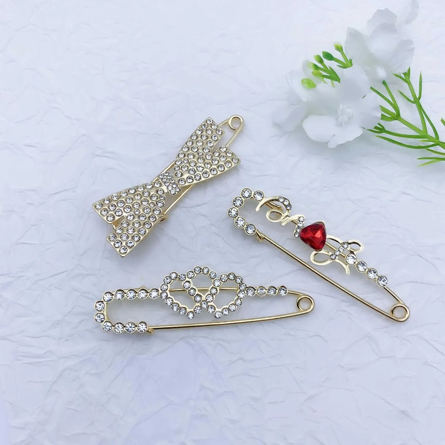 4Pcs Scarf Ring Clip for Women Pearl Flower Scarf Brooches Buckle Metal Shawl Clip Buckle Lady Girls Decoration Accessories