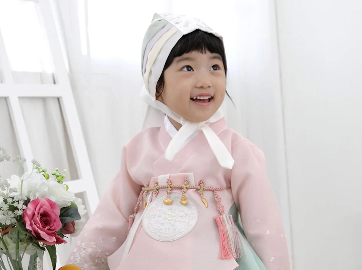 A colored stripe Flower Girls Hanbok Hat
