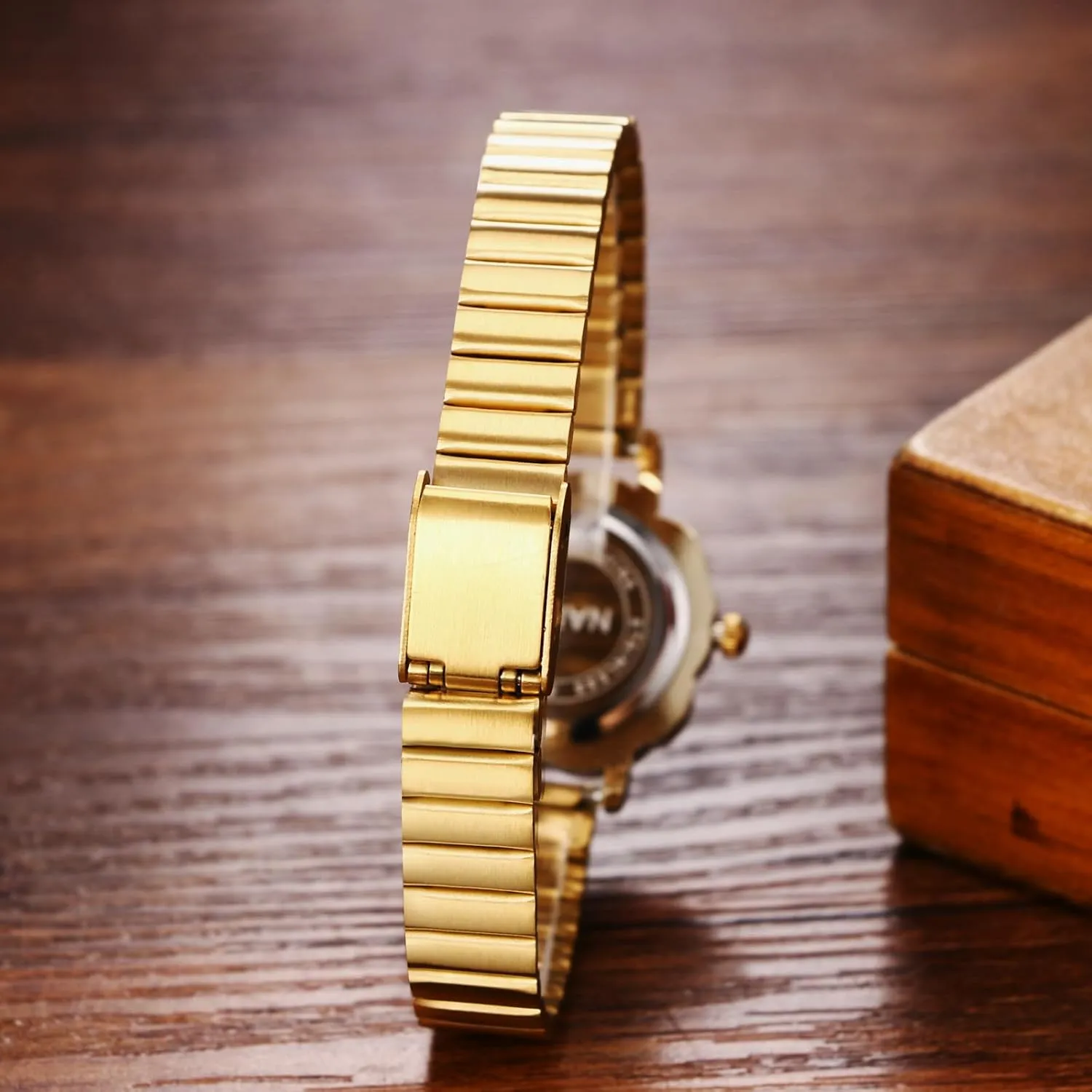 Avaner Women's Stainless Steel Watches: Ultra-Thin Slim Strap Flower-Shaped Small Face Ladies Elegant Dress Wrist Watches