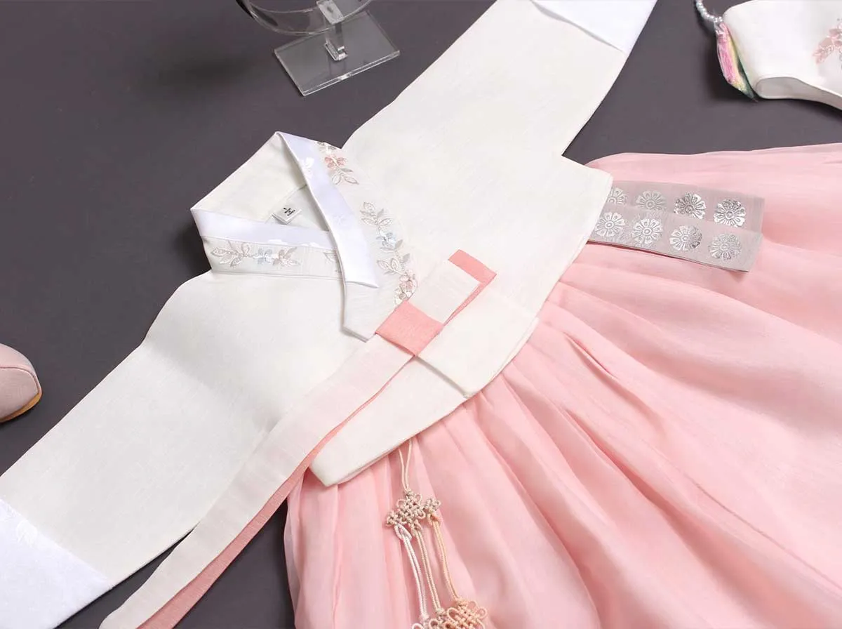 Beauty Baby Girl Hanbok in White & Light Pink