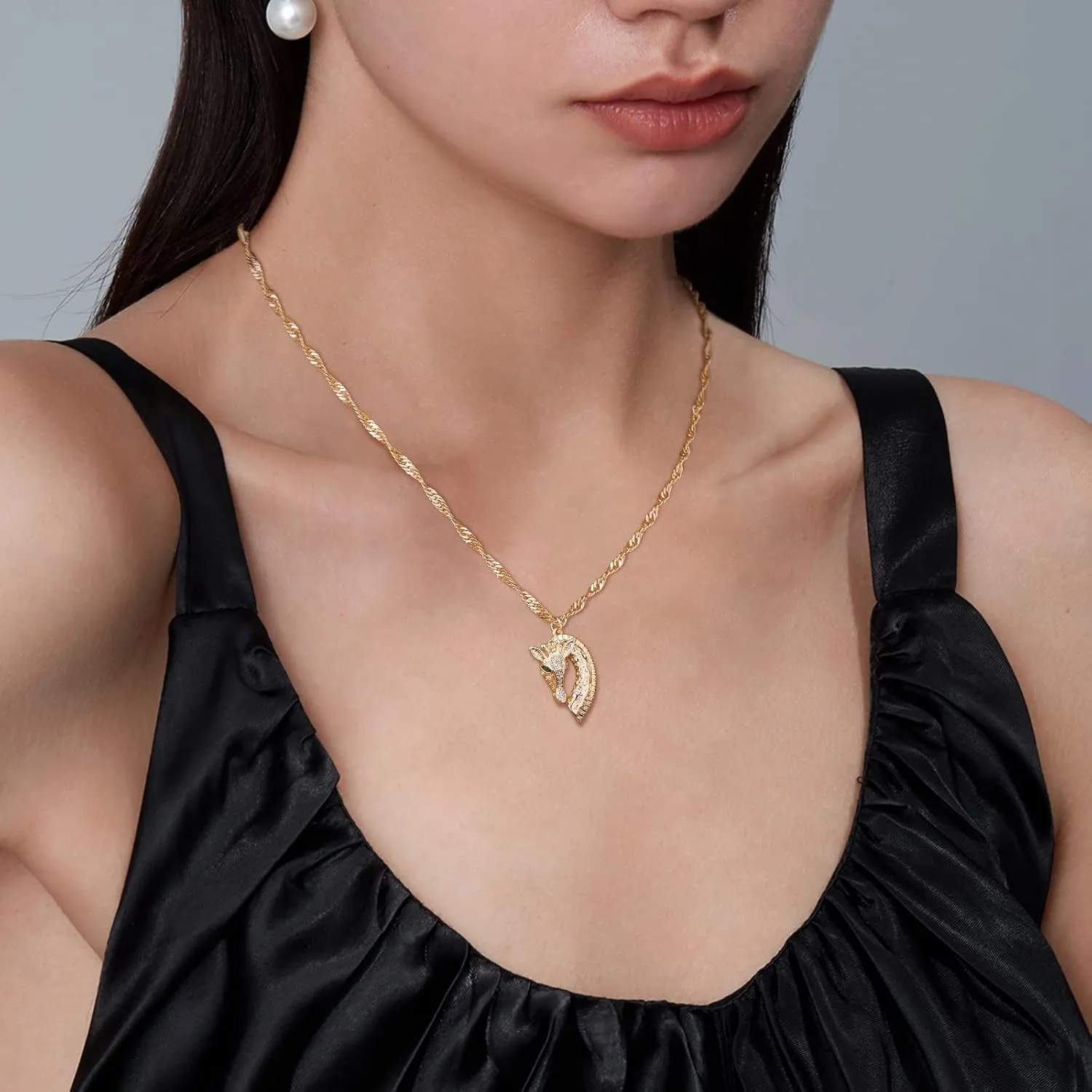 Bemoly Coin Pendant Necklaces for Women, 14K Gold Plated Chain Choker Hammered Coin Bar Dainty Y Pendant Long Necklace Simple Costume Jewelry