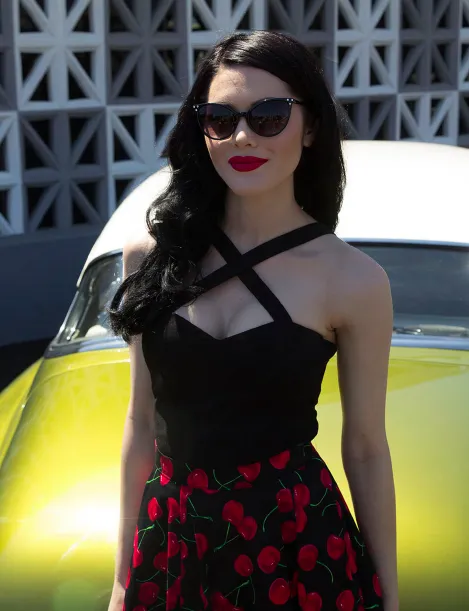 Black Retro Inspired Cat Eye Sunglasses