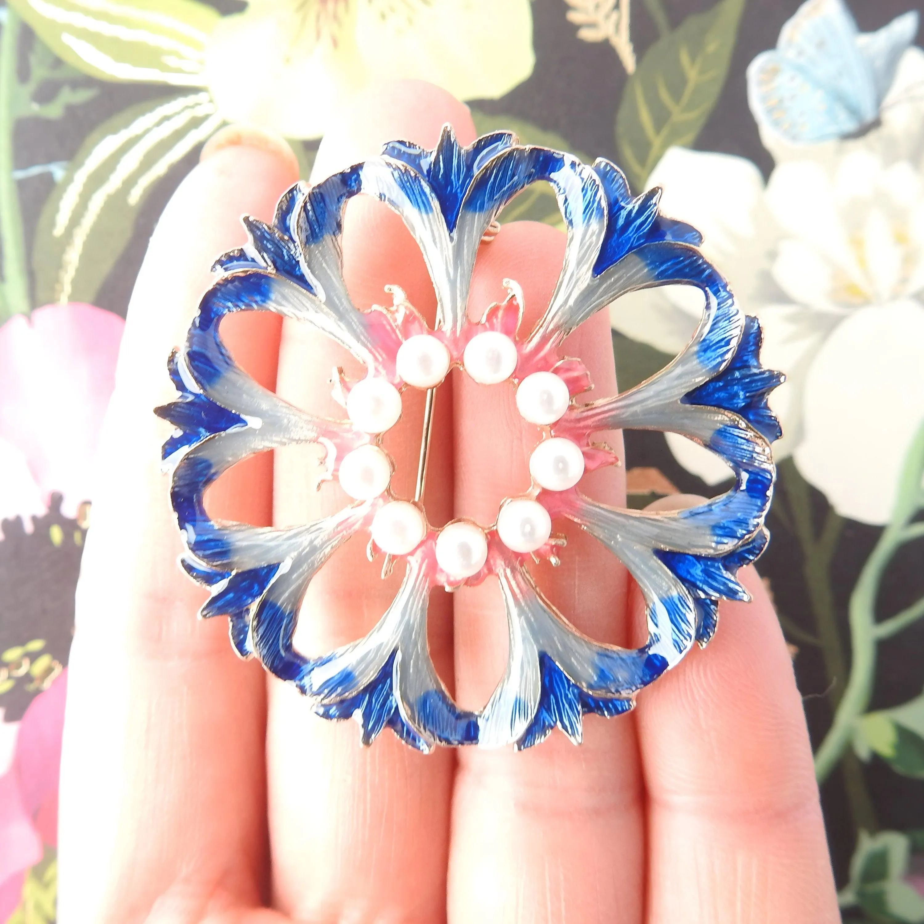 Blue round pin brooch jewelry