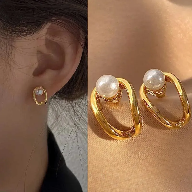 Chic Korean Claw Stud Earrings with Irregular Pearls for Trendy Women