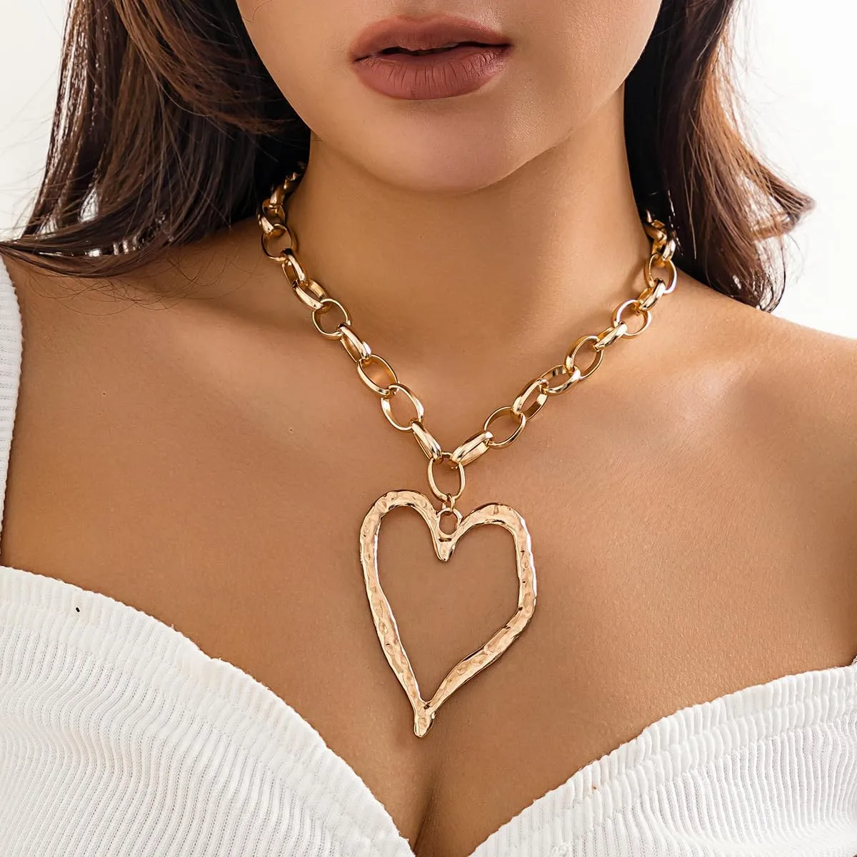 Chunky Heart Necklace for Women,Gold Statement Choker Necklaces Trendy Big Heart Pearl Layered Chain Choker Fashion Statement Necklace Jewelry