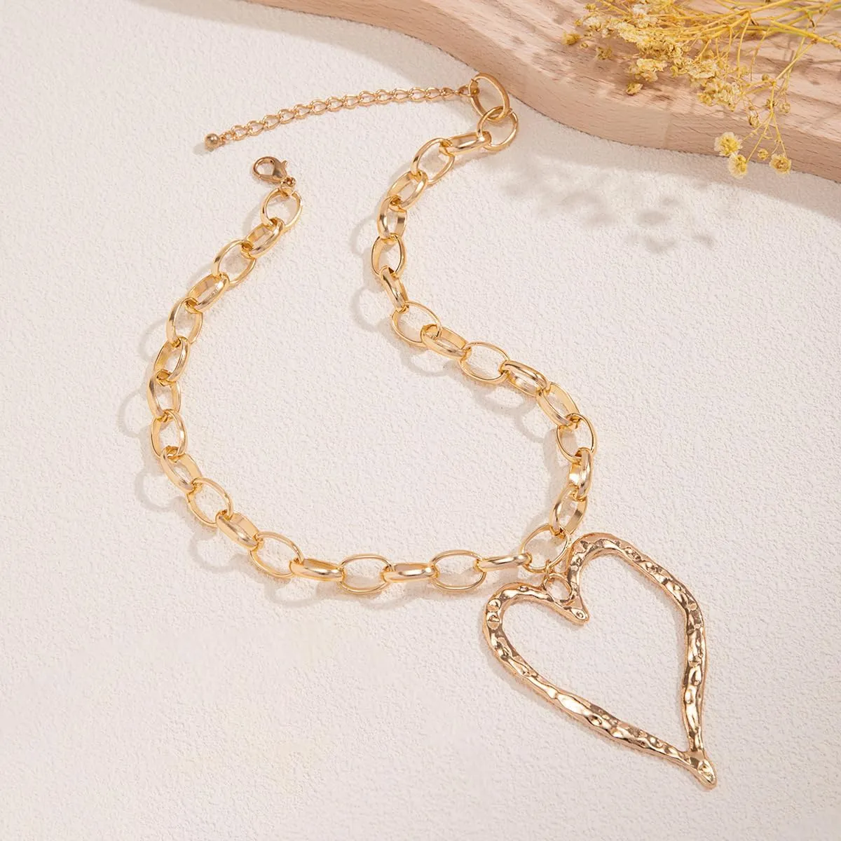 Chunky Heart Necklace for Women,Gold Statement Choker Necklaces Trendy Big Heart Pearl Layered Chain Choker Fashion Statement Necklace Jewelry