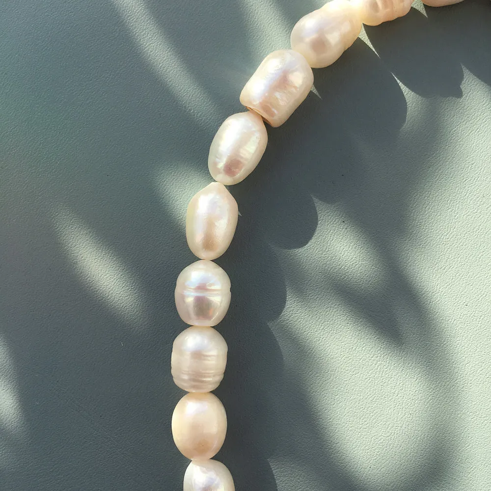Chunky Pearl Hardware Necklace - Elegant and Versatile