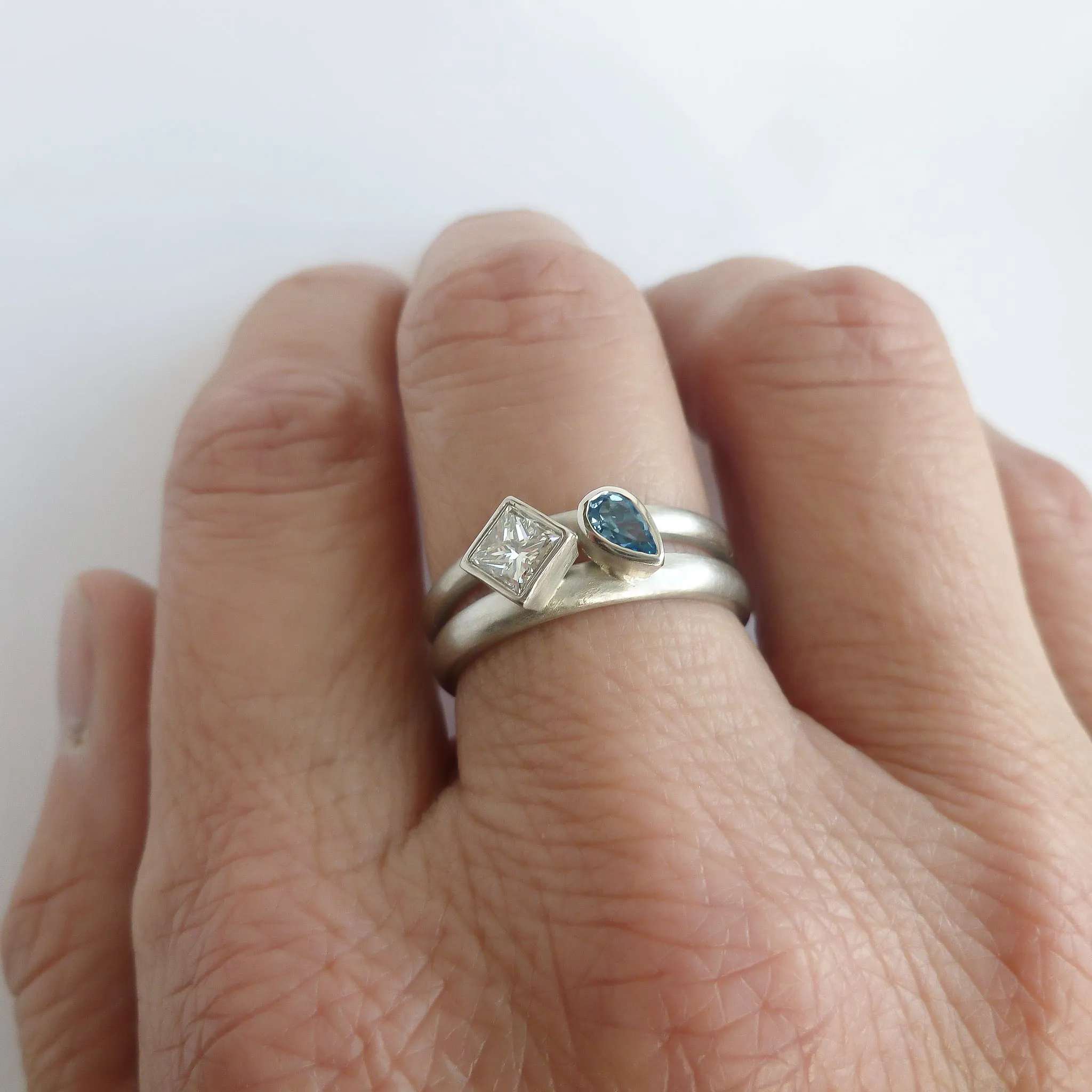 Contemporary diamond and aquamarine platinum dress ring