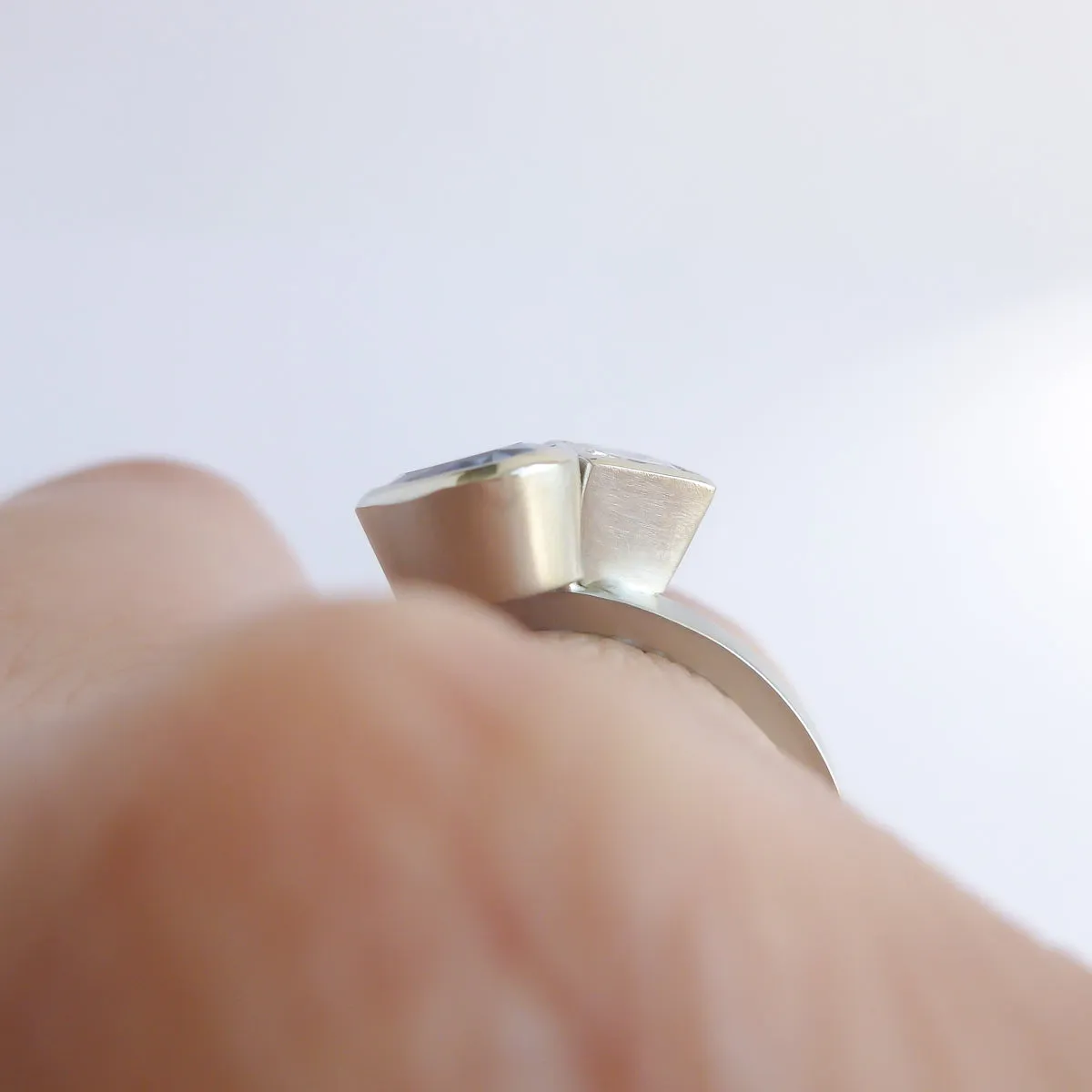 Contemporary platinum and tanzanite two band stacking ring set