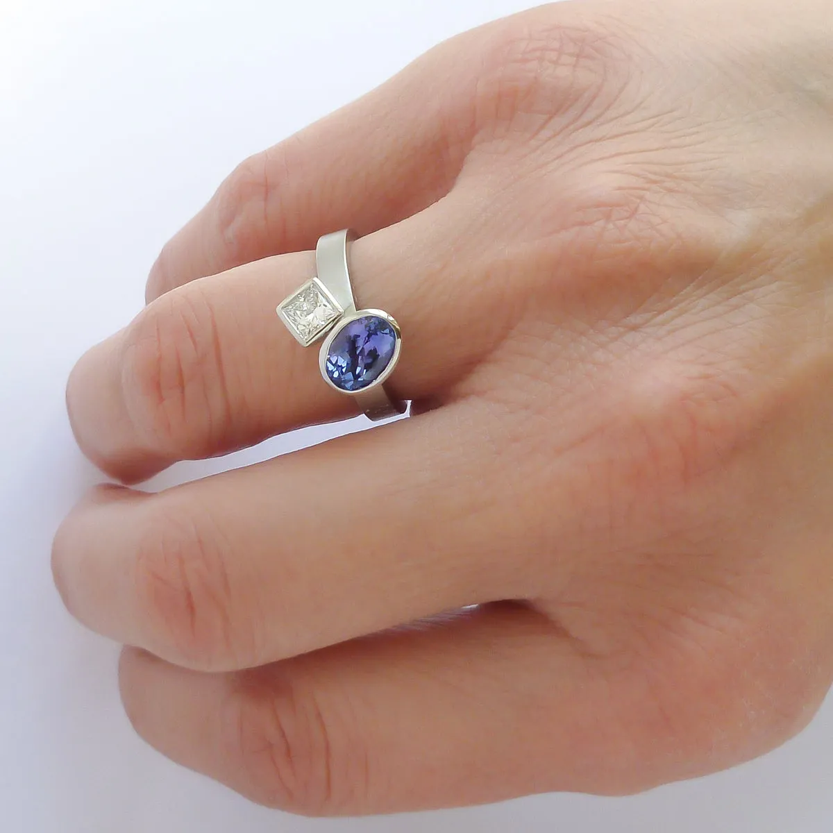 Contemporary platinum and tanzanite two band stacking ring set