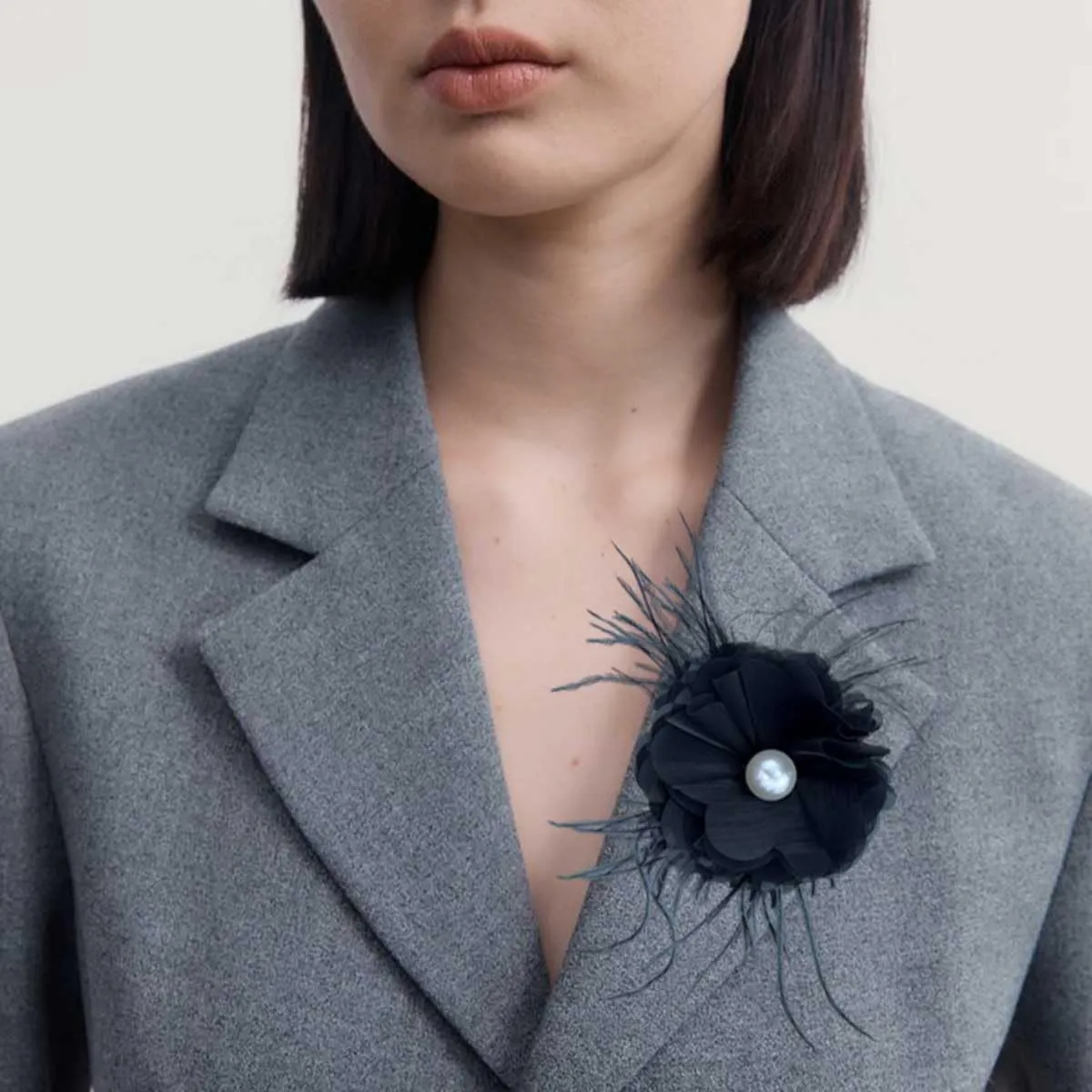 Dainty Fabric Rose Flower Large Brooch Lapel Pins Delicate Elegant Handmade Flower Brooches Pin Party Dance Banquet for Women Classic for Wedding Dress Suit Ceremony Clothes Accessories Jewelry Gifts