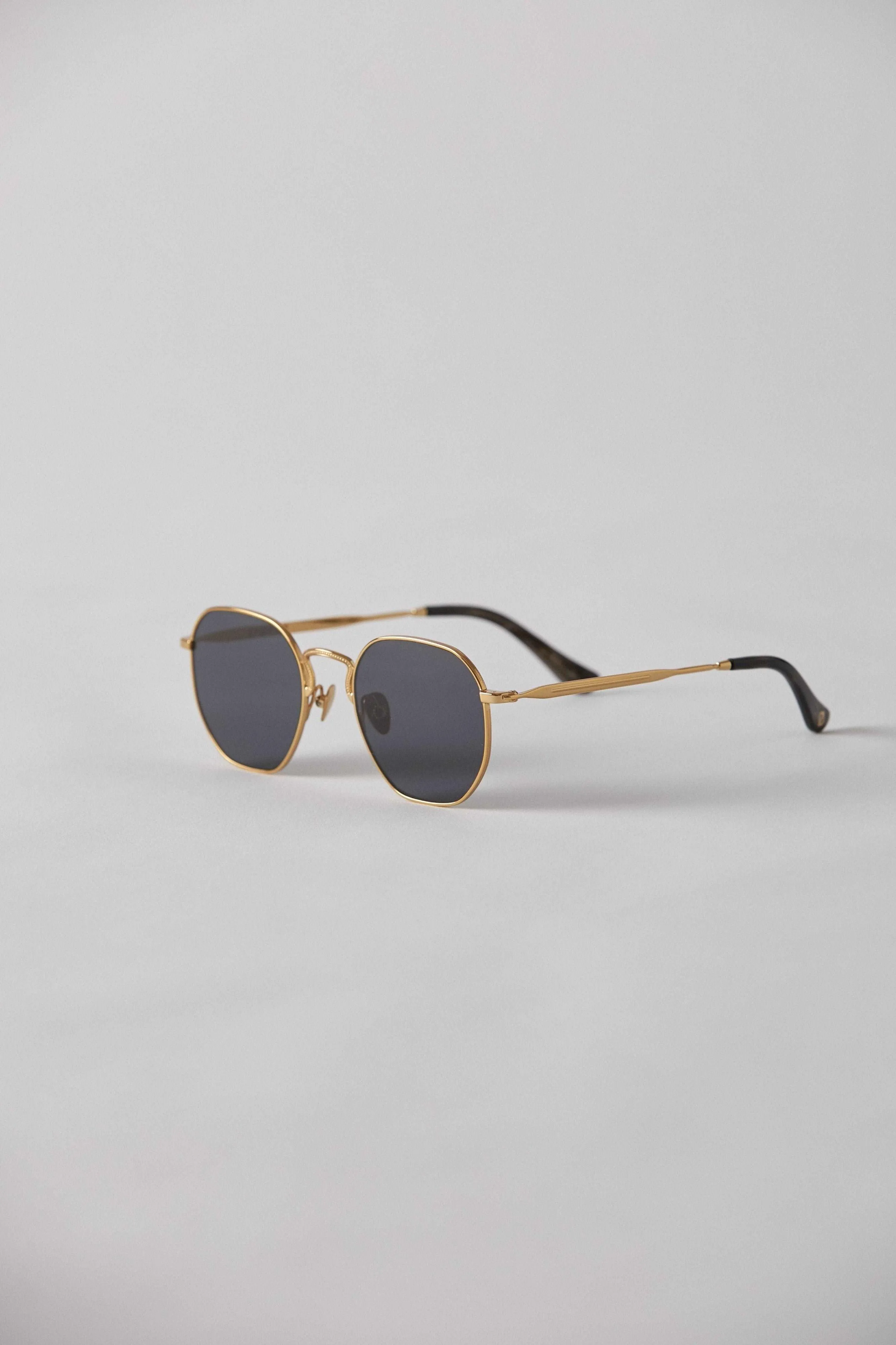 Denz - Gold Polished / Black