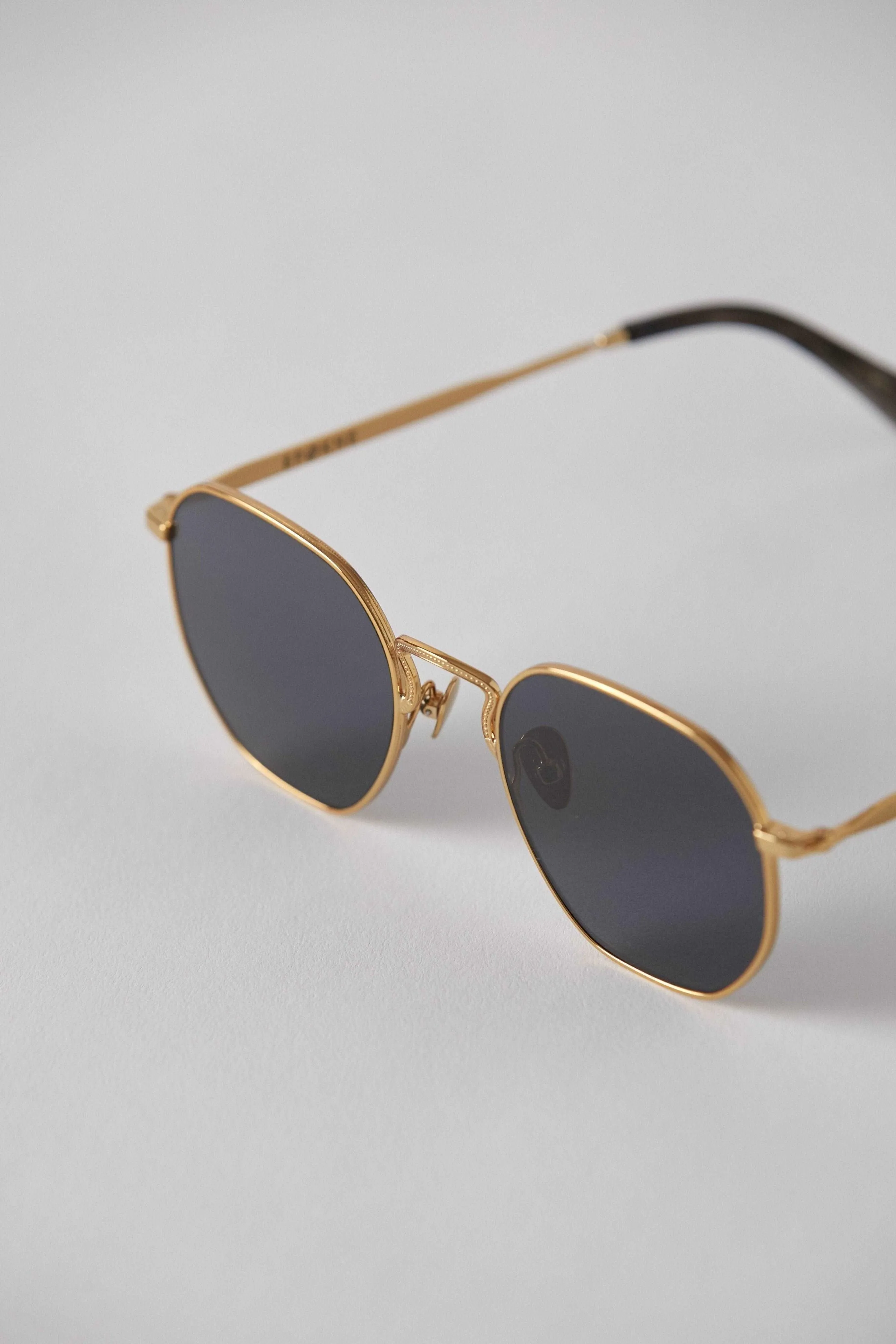 Denz - Gold Polished / Black