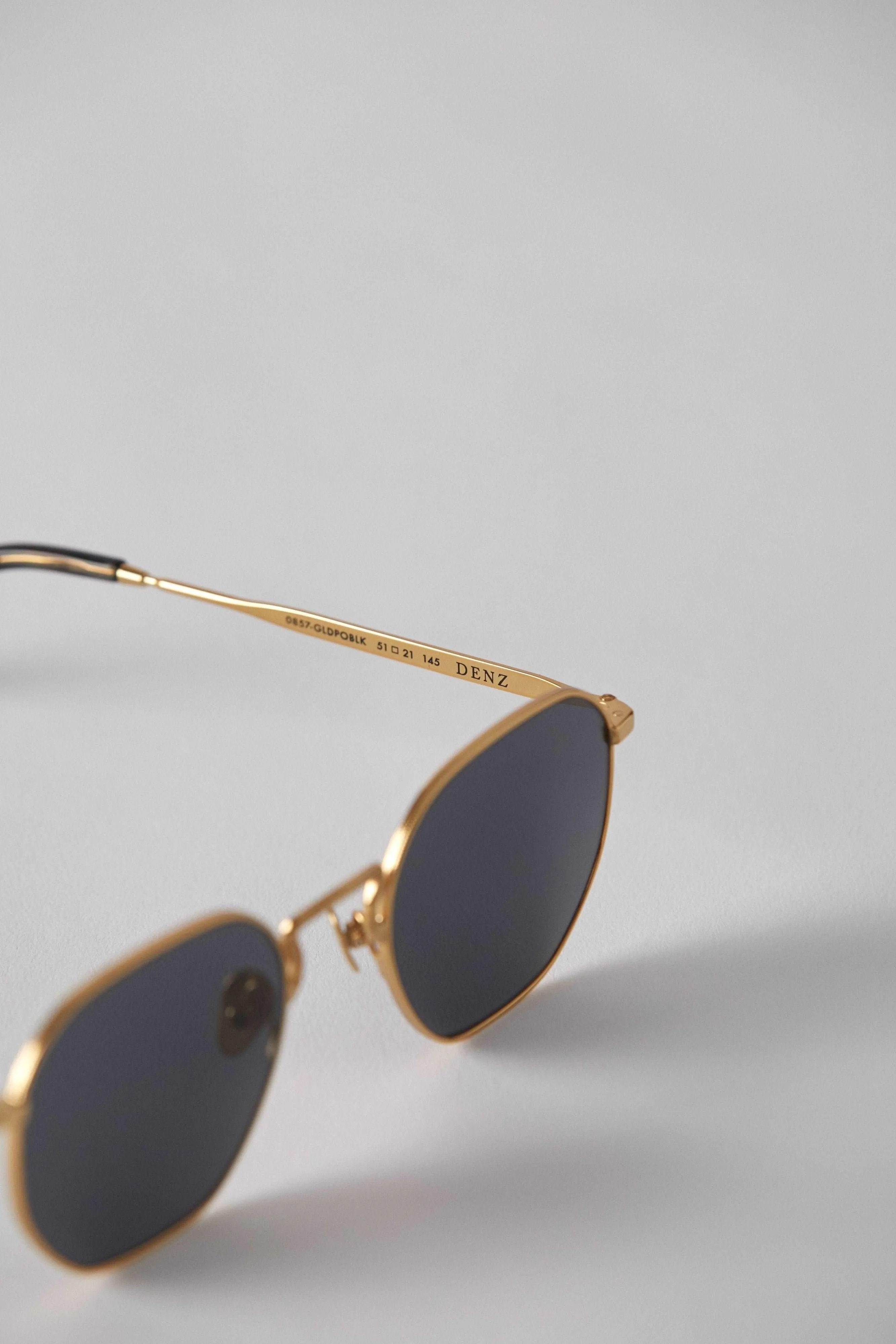 Denz - Gold Polished / Black