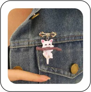 Enamel Cat Brooch Pin for Women Cute Kitten Hugging Branch Lapel Pin Novelty Cartoon Animal Brooch Corsage Clothing Decor Pin Badges Accessories Jewelry for Cat Lovers