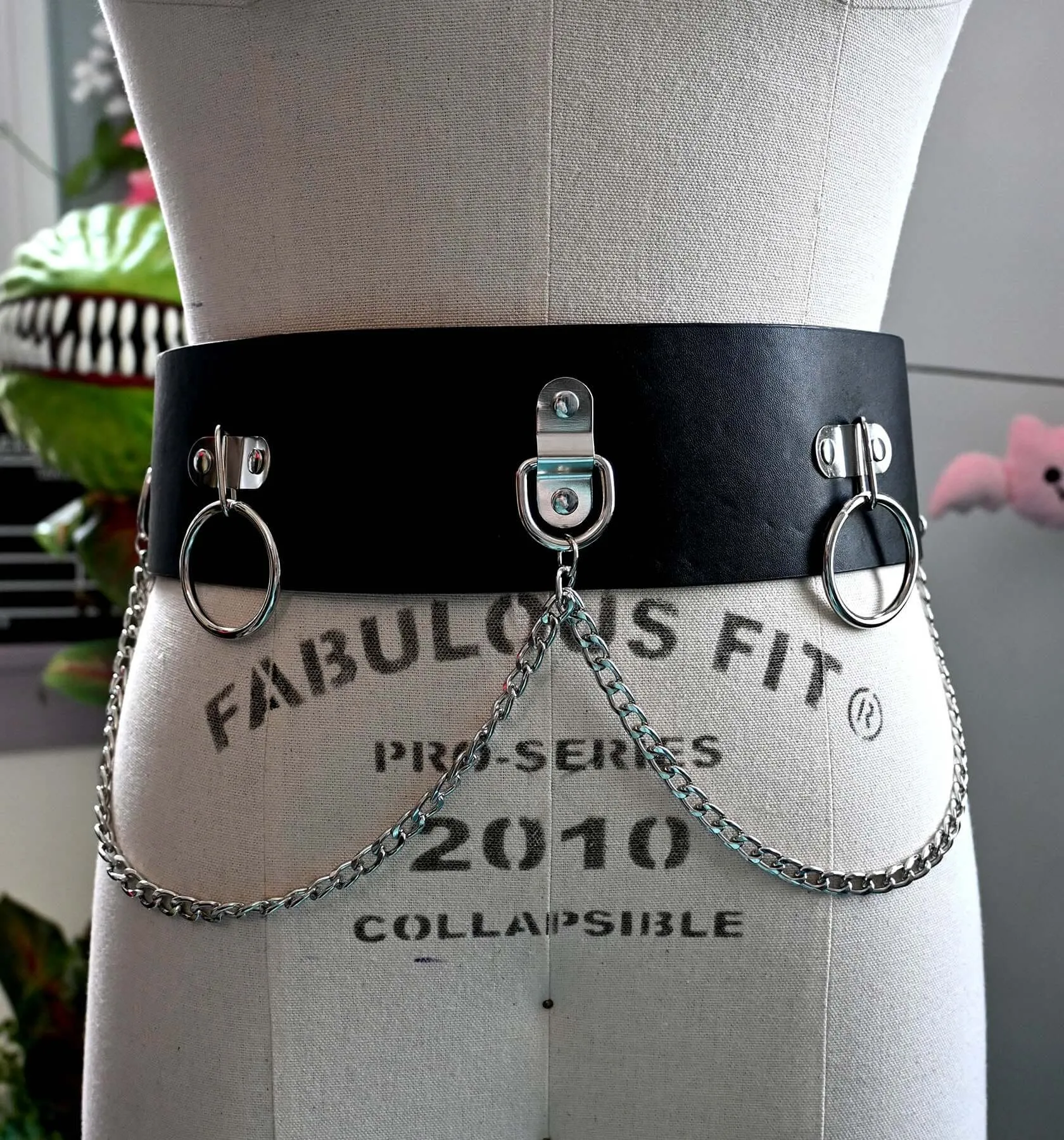 Faux Leather Belt with ring and chan details