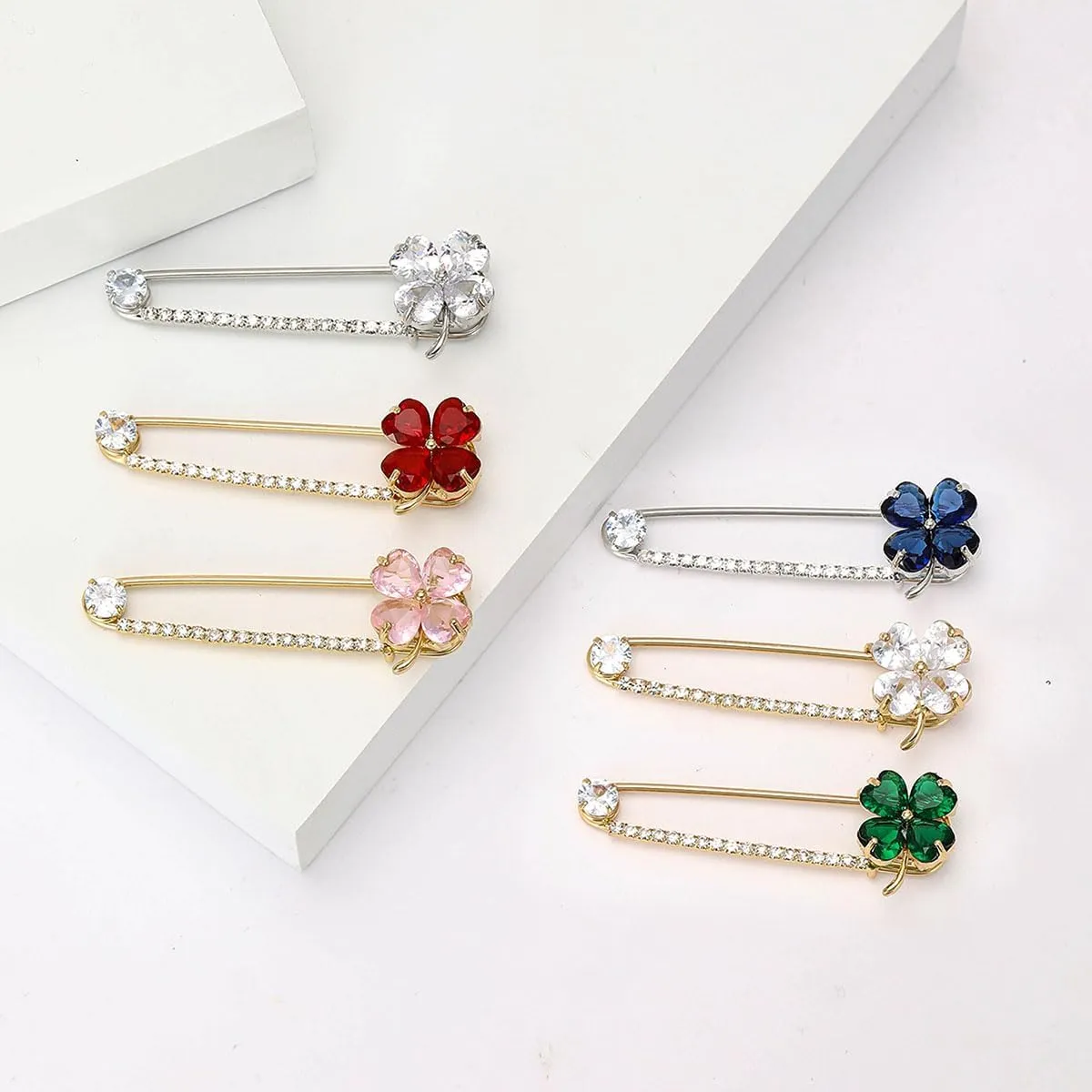 Four Leaf Clover Brooch for Women Dainty Flower Rhinestone Lapel Pin for Jackets Suit Sweaters Safety Pin for Coats Jewelry Accessories
