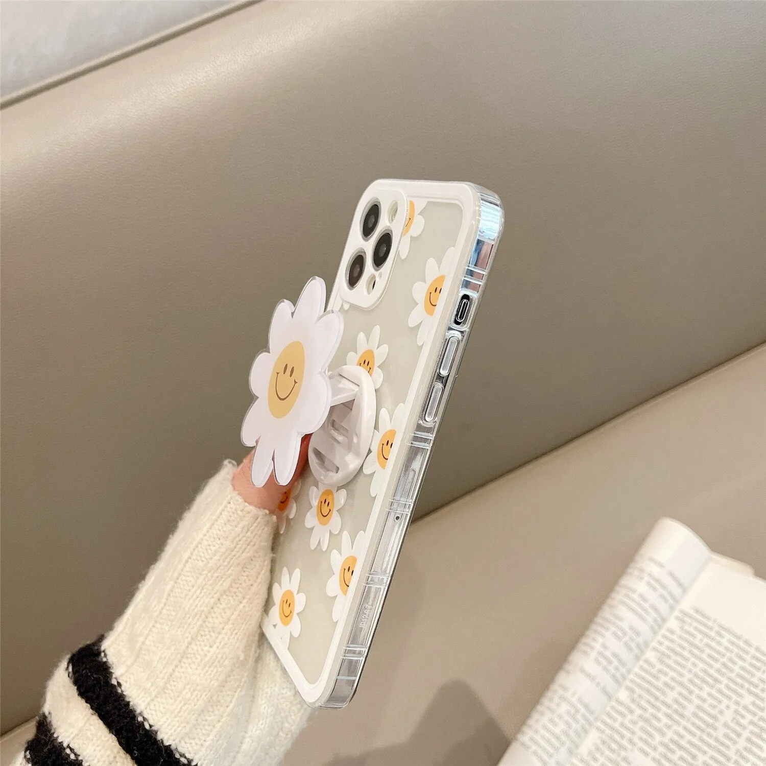 iPhone case with daisy holder