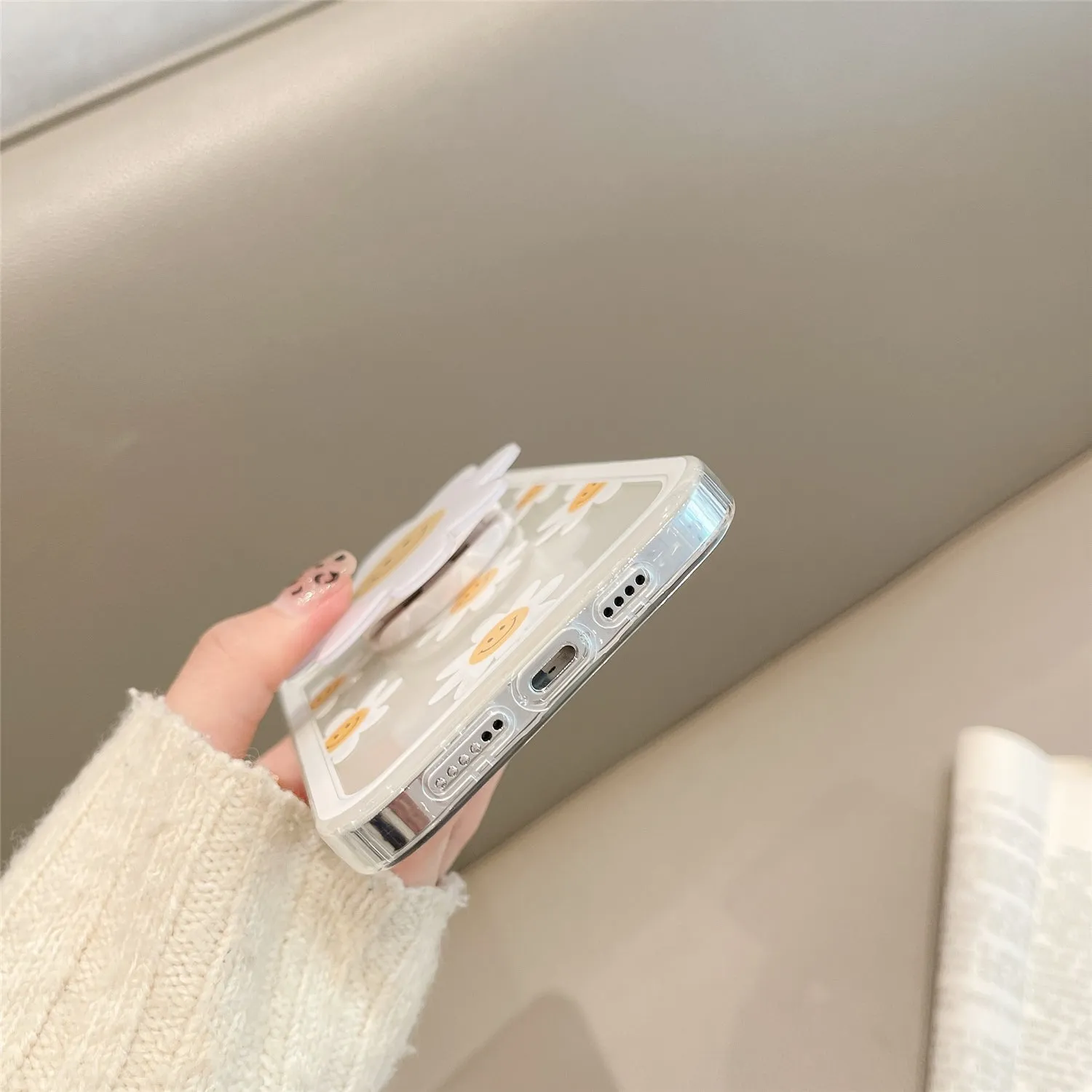iPhone case with daisy holder