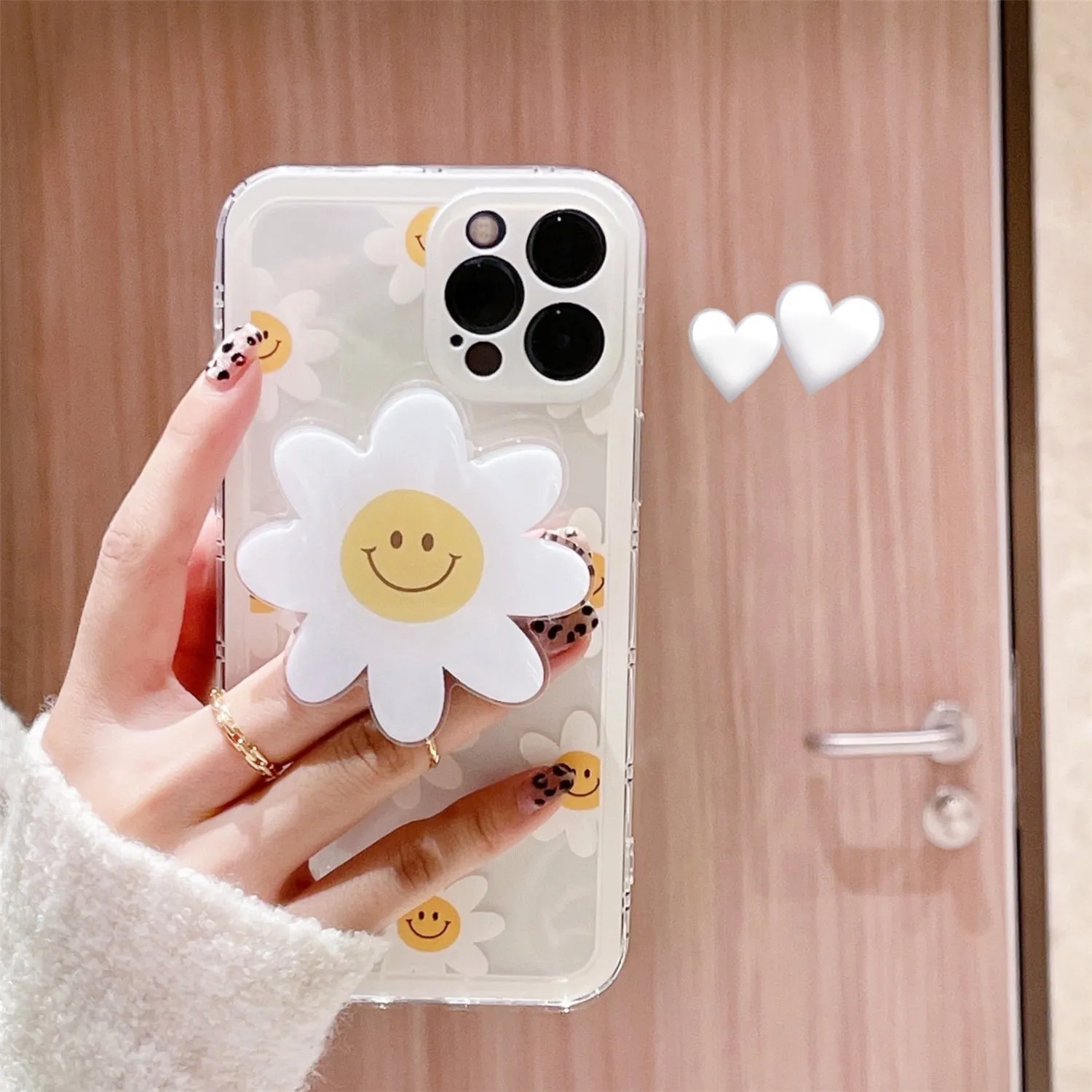 iPhone case with daisy holder