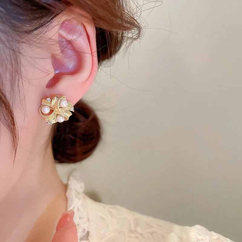 Korean Fashion Metal Twist Stud Earrings For Women