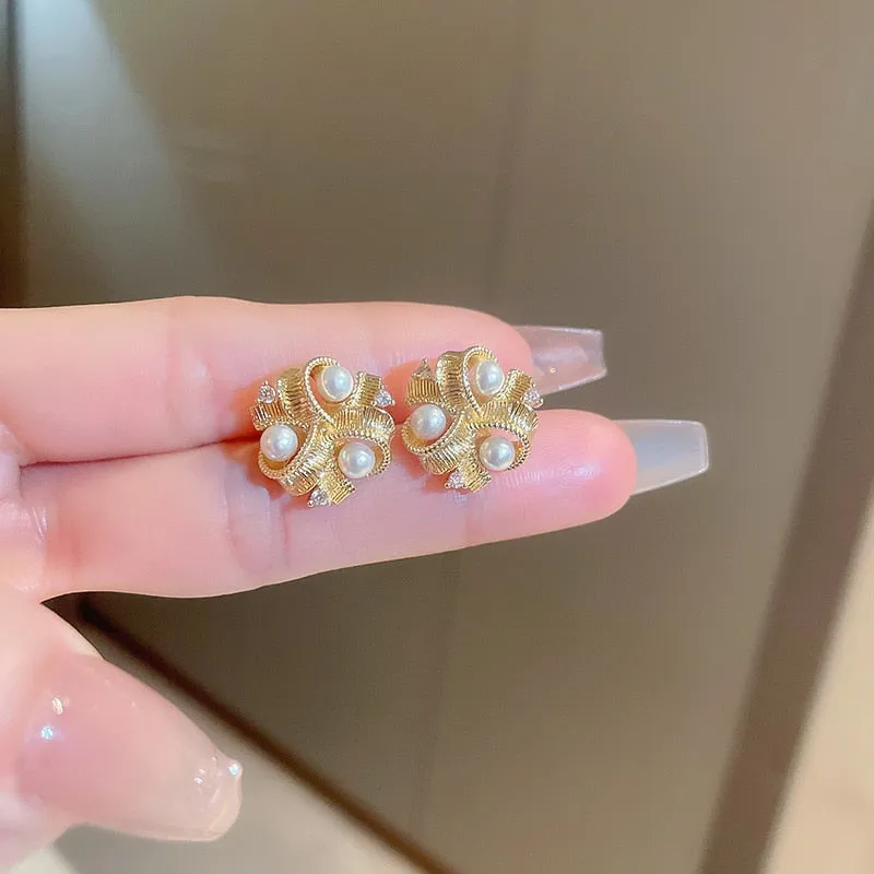 Korean Fashion Metal Twist Stud Earrings For Women