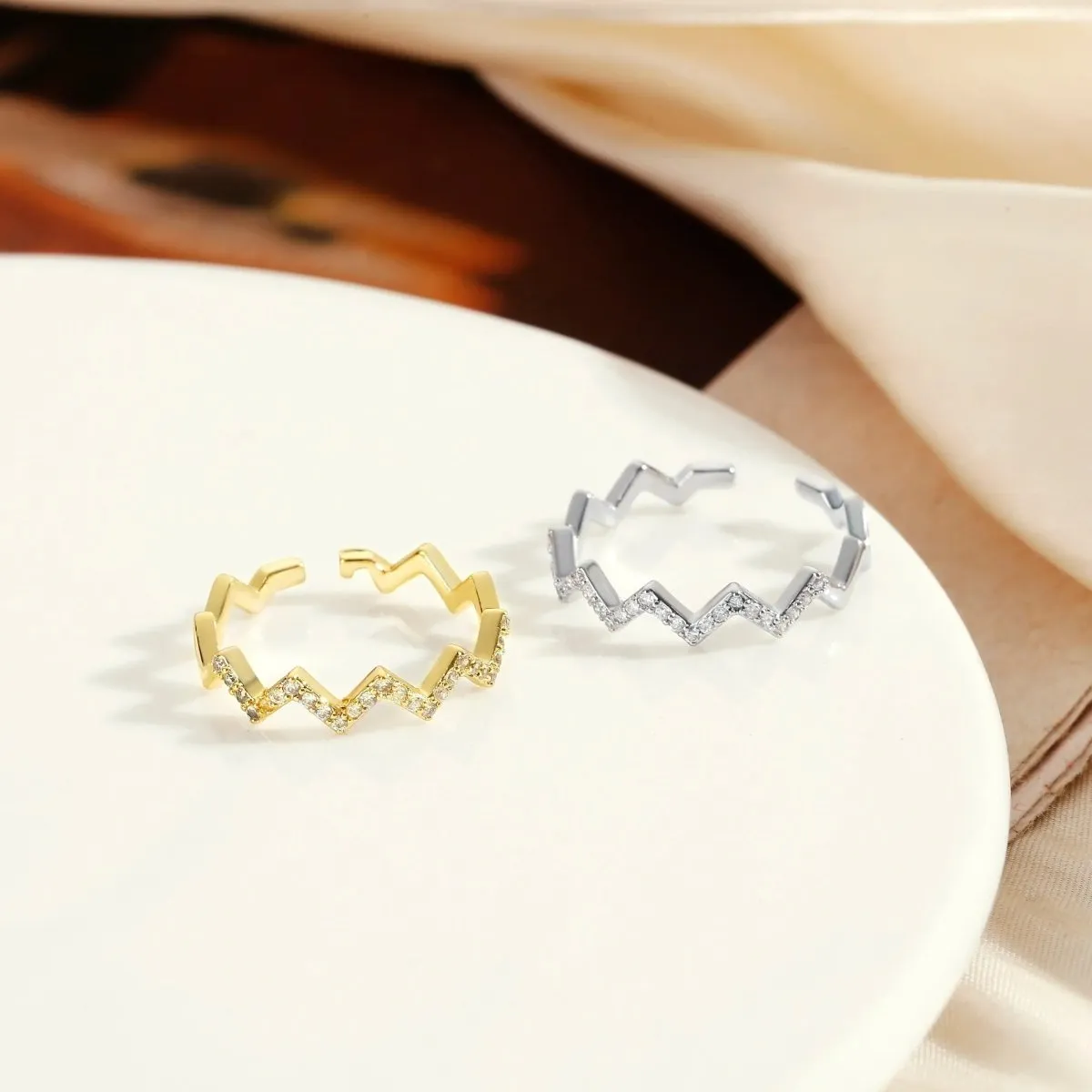 Kyerlyn Silver/Gold Opening Wave Pattern Rings