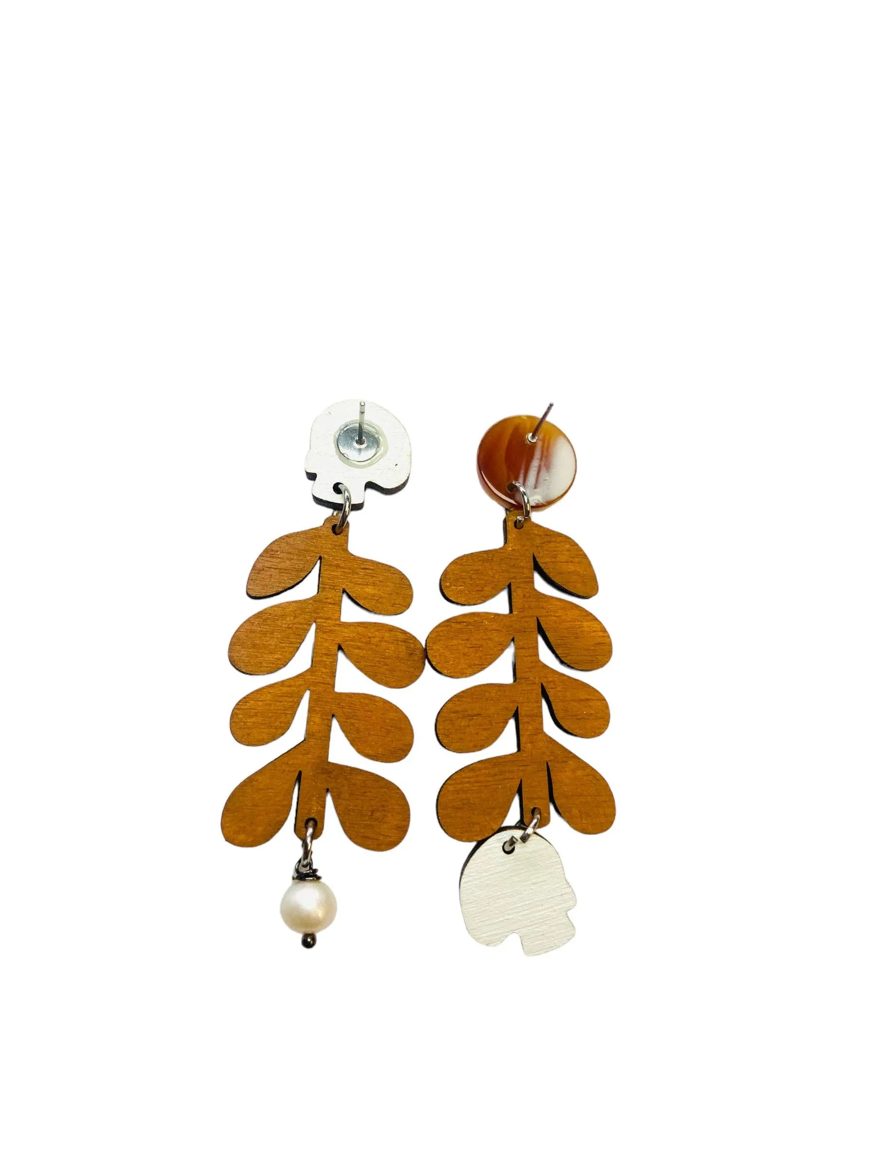 Leopard Frog - Wooden Skull Earrings Mismatch with Plant, Laser Cut - Gothi