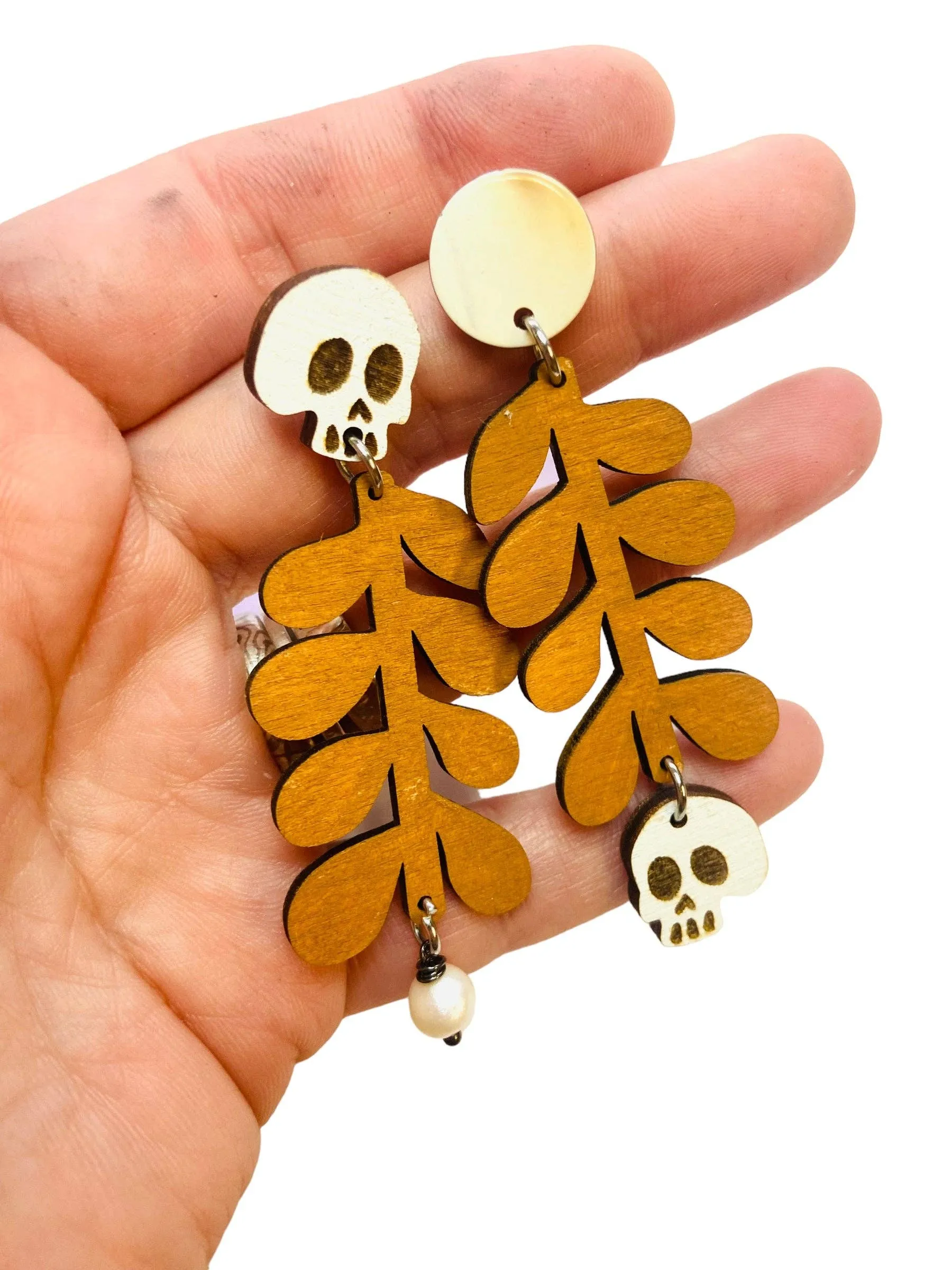 Leopard Frog - Wooden Skull Earrings Mismatch with Plant, Laser Cut - Gothi