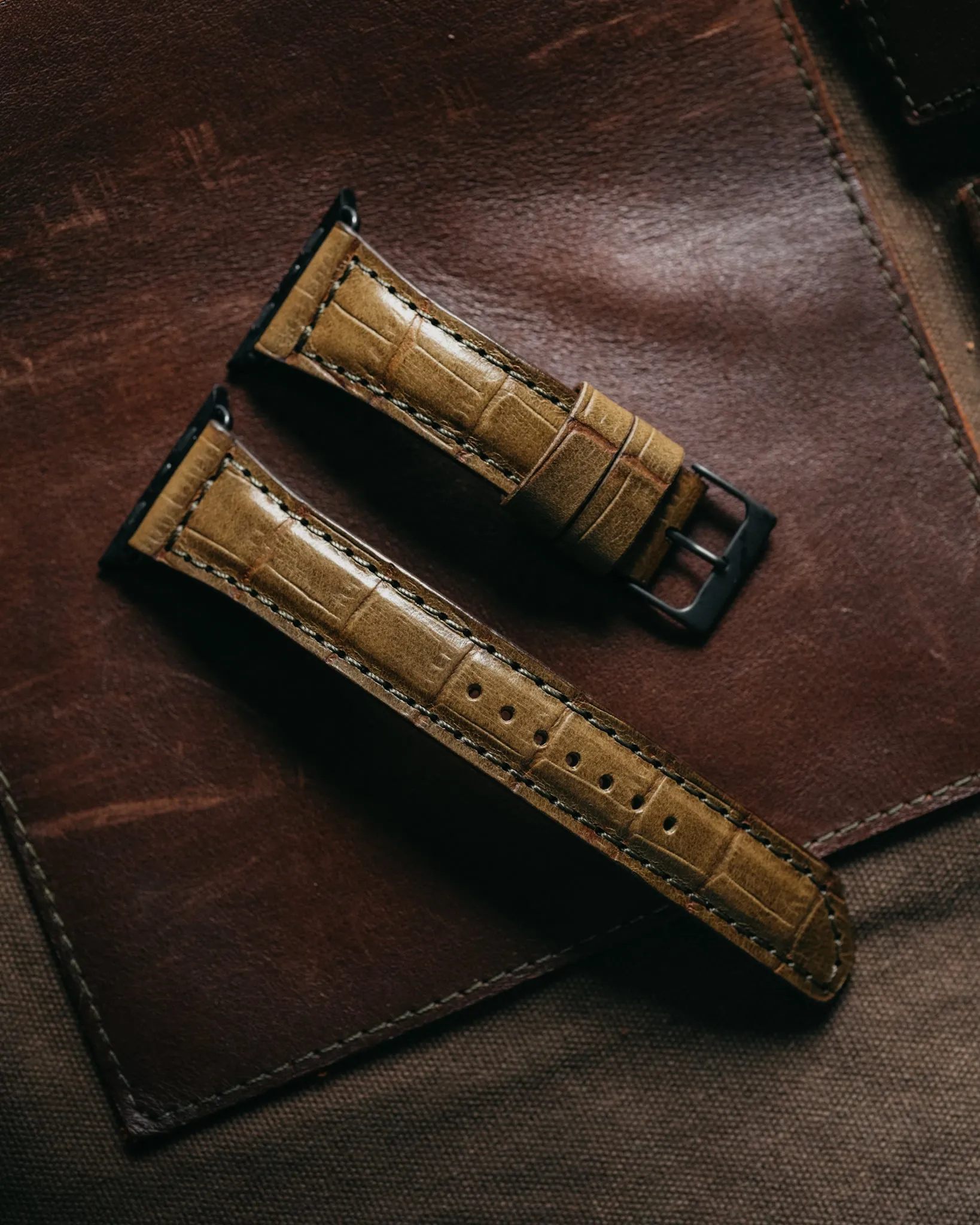 LKG APPLE WATCH STRAP - Alligator Print - Olive