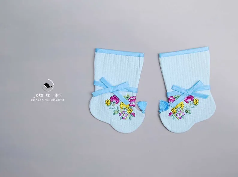 Lotus Embroidery Traditional Tarae Socks in Skyblue/Blue (Dol) (2 Colors)