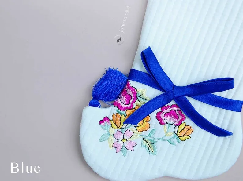 Lotus Embroidery Traditional Tarae Socks in Skyblue/Blue (Dol) (2 Colors)