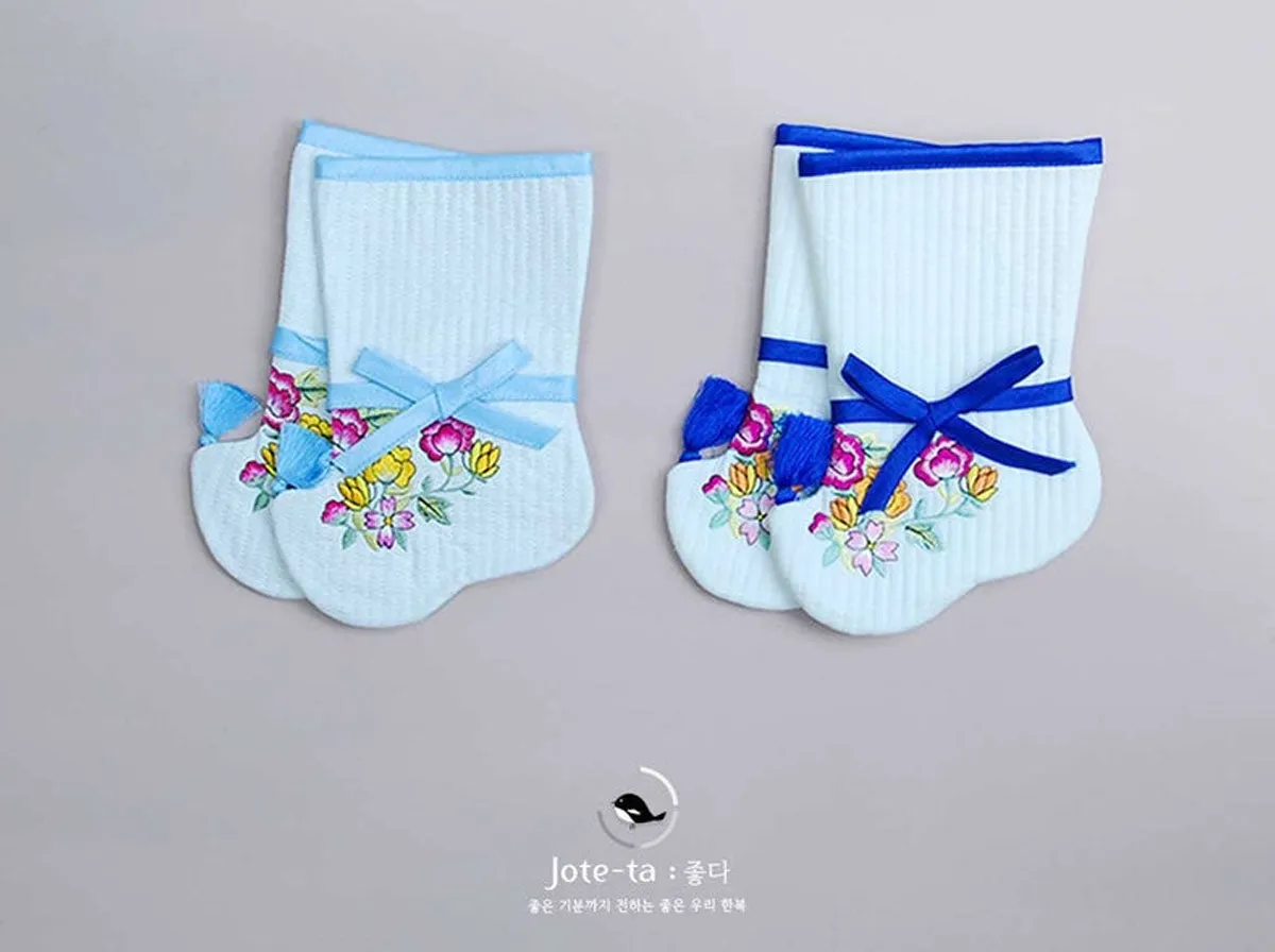 Lotus Embroidery Traditional Tarae Socks in Skyblue/Blue (Dol) (2 Colors)