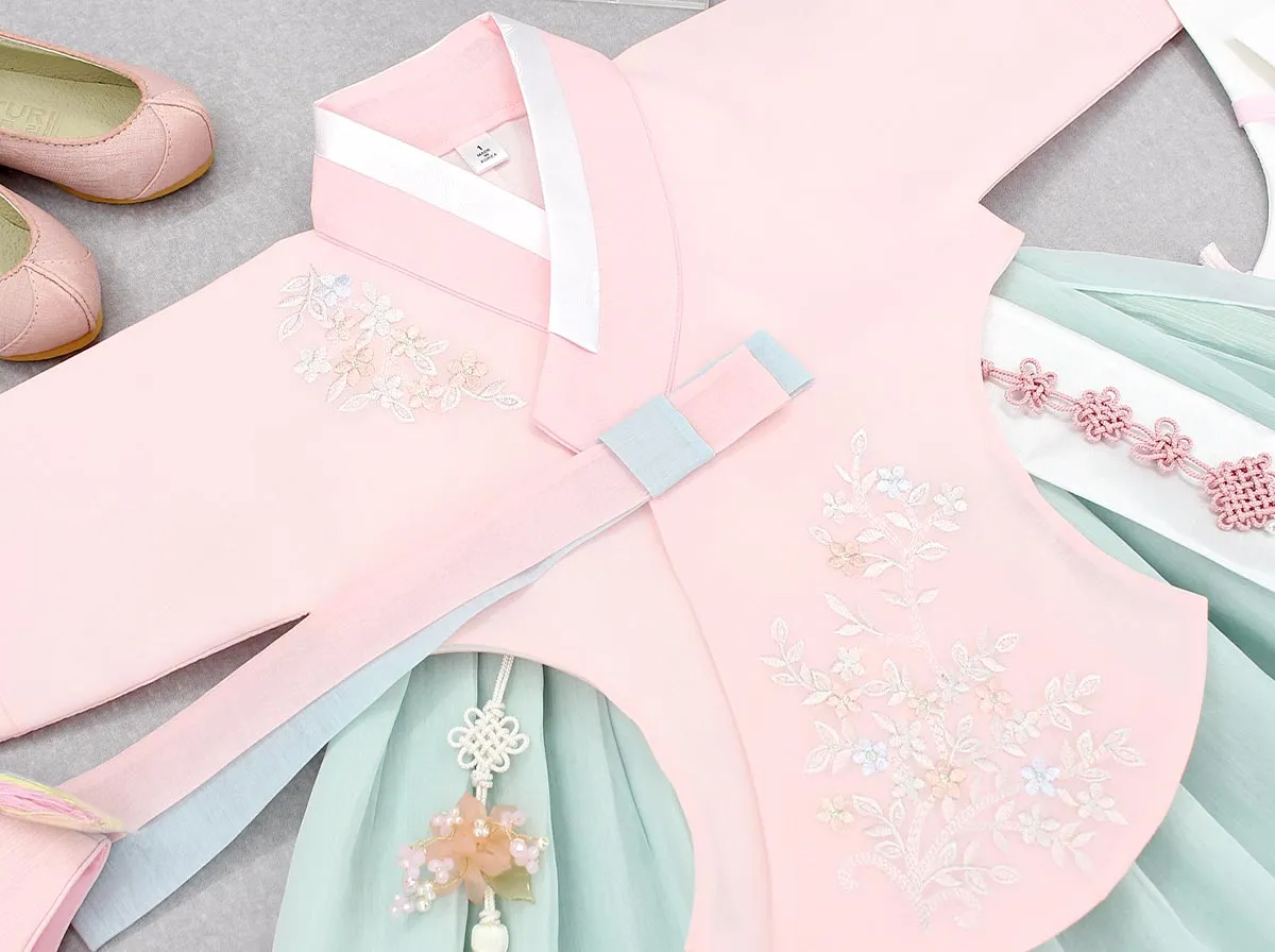 Lovely Hanbok Girl in Mint