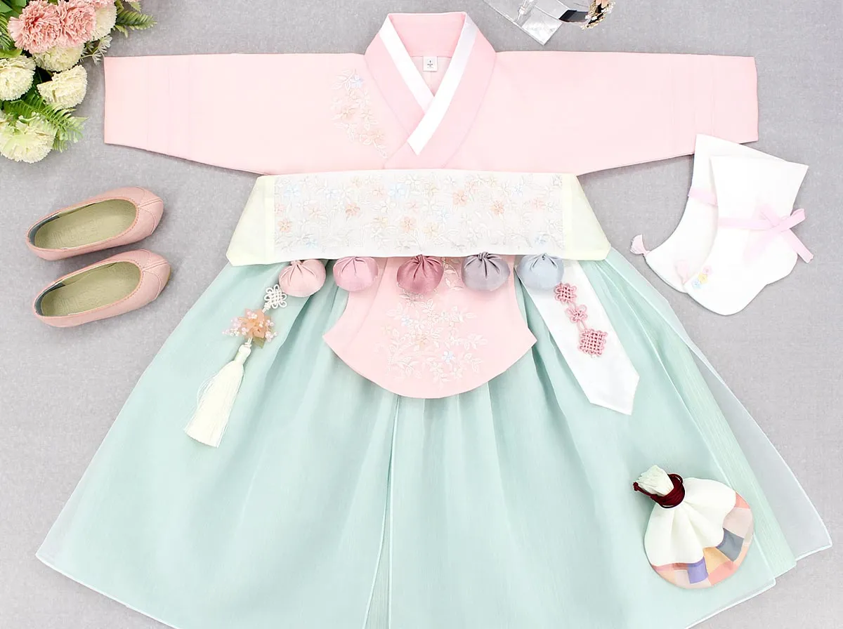 Lovely Hanbok Girl in Mint