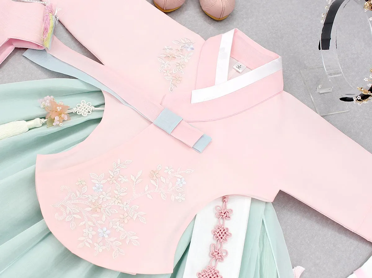 Lovely Hanbok Girl in Mint