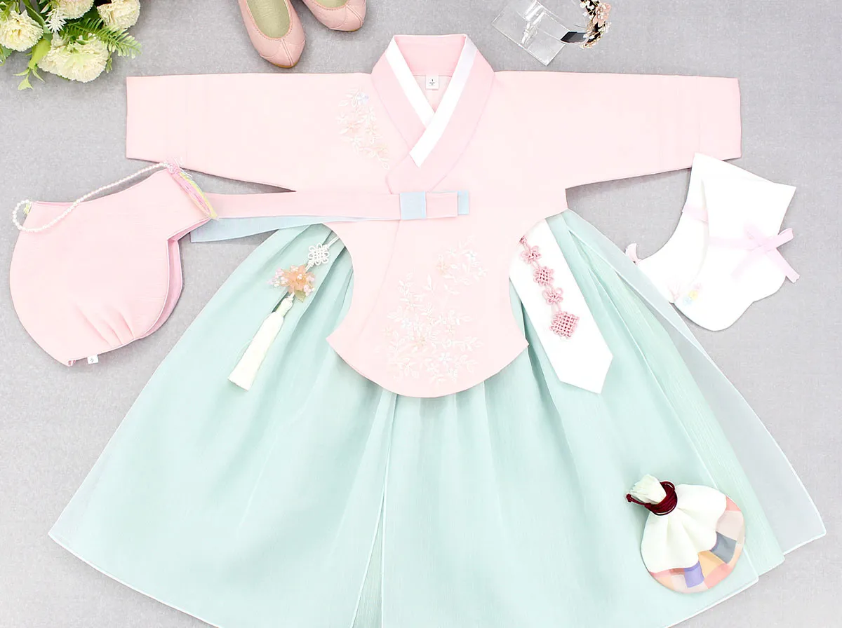 Lovely Hanbok Girl in Mint