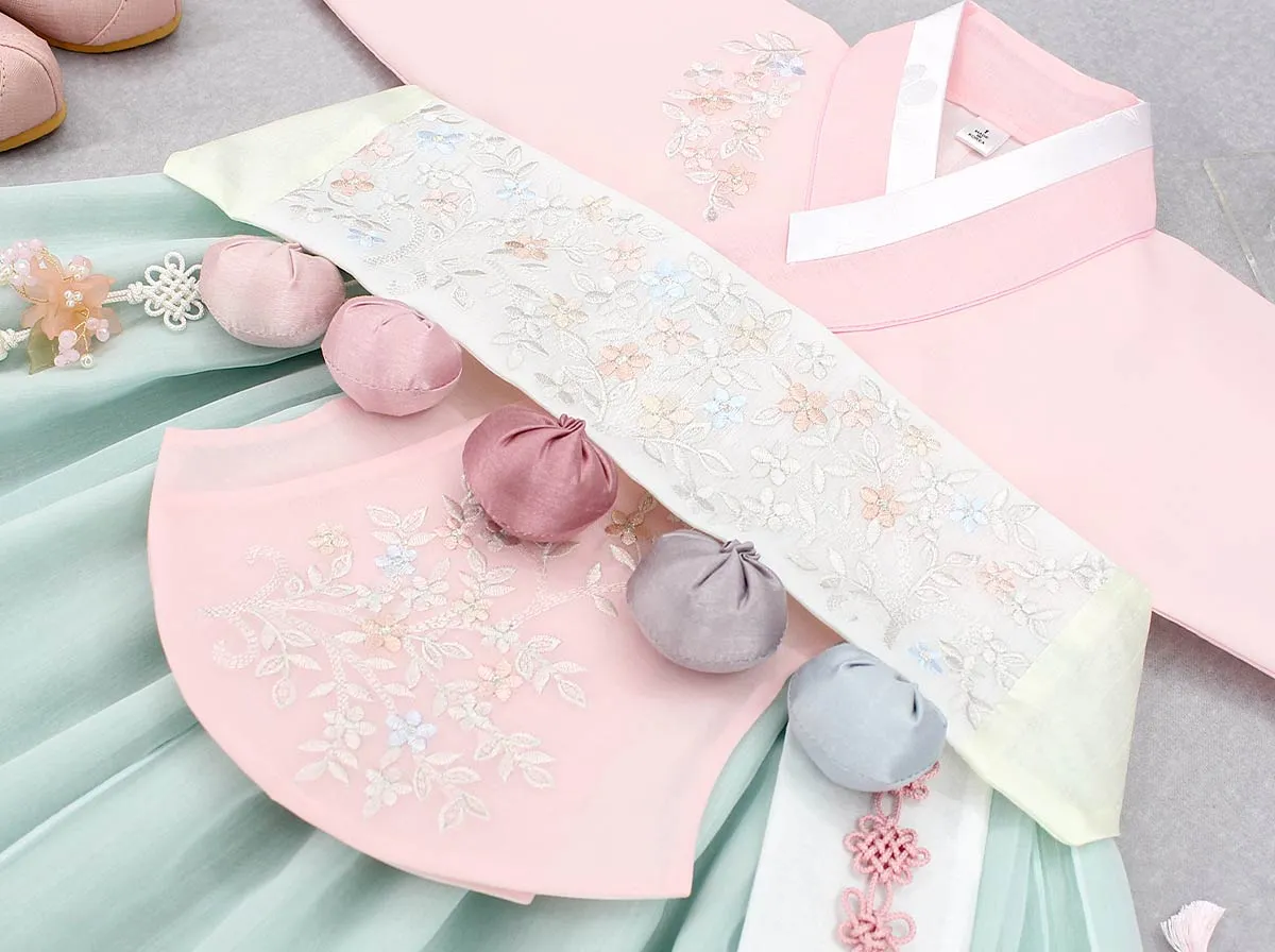 Lovely Hanbok Girl in Mint