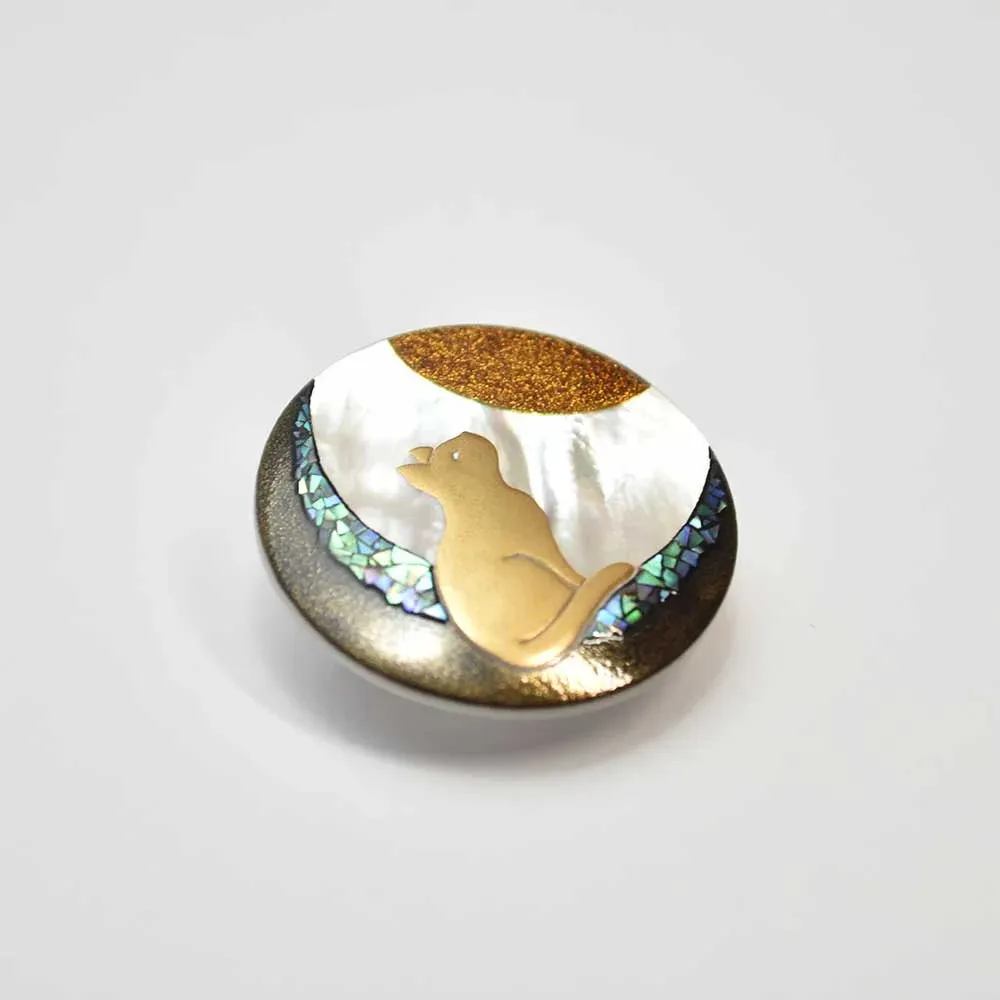 Maki-e Urushi Lacquer Brooch - White South Sea Pearl Shell / Cat -, Traditional Japanese Urushi Lacquer Jewelry