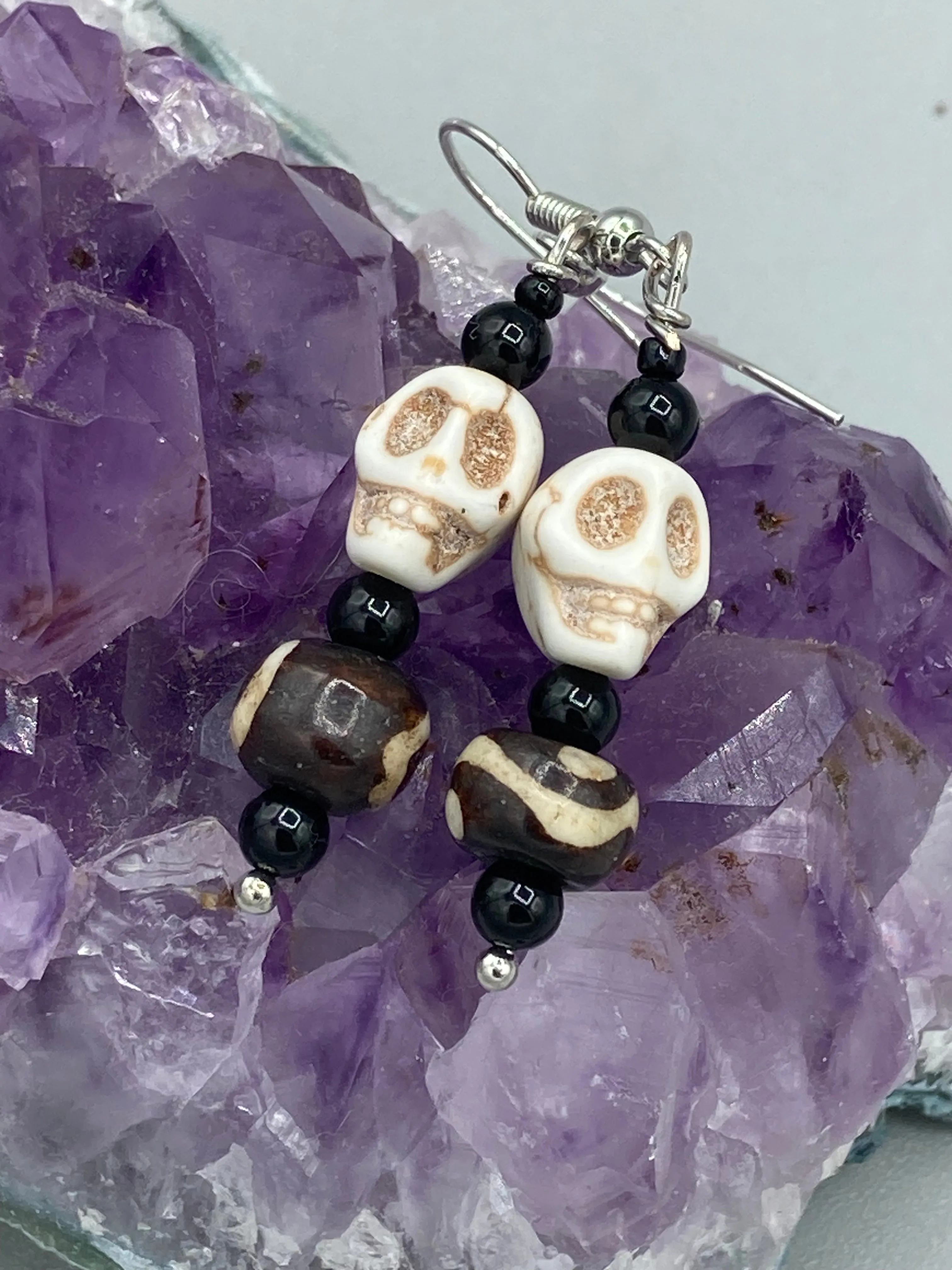 Mismatched Mini Skull Earrings, Howlite Skull And Round Wood Beads, Pastel Goth, Mexican Dia De Los Muertos Calavera Aretes, Day of the Dead