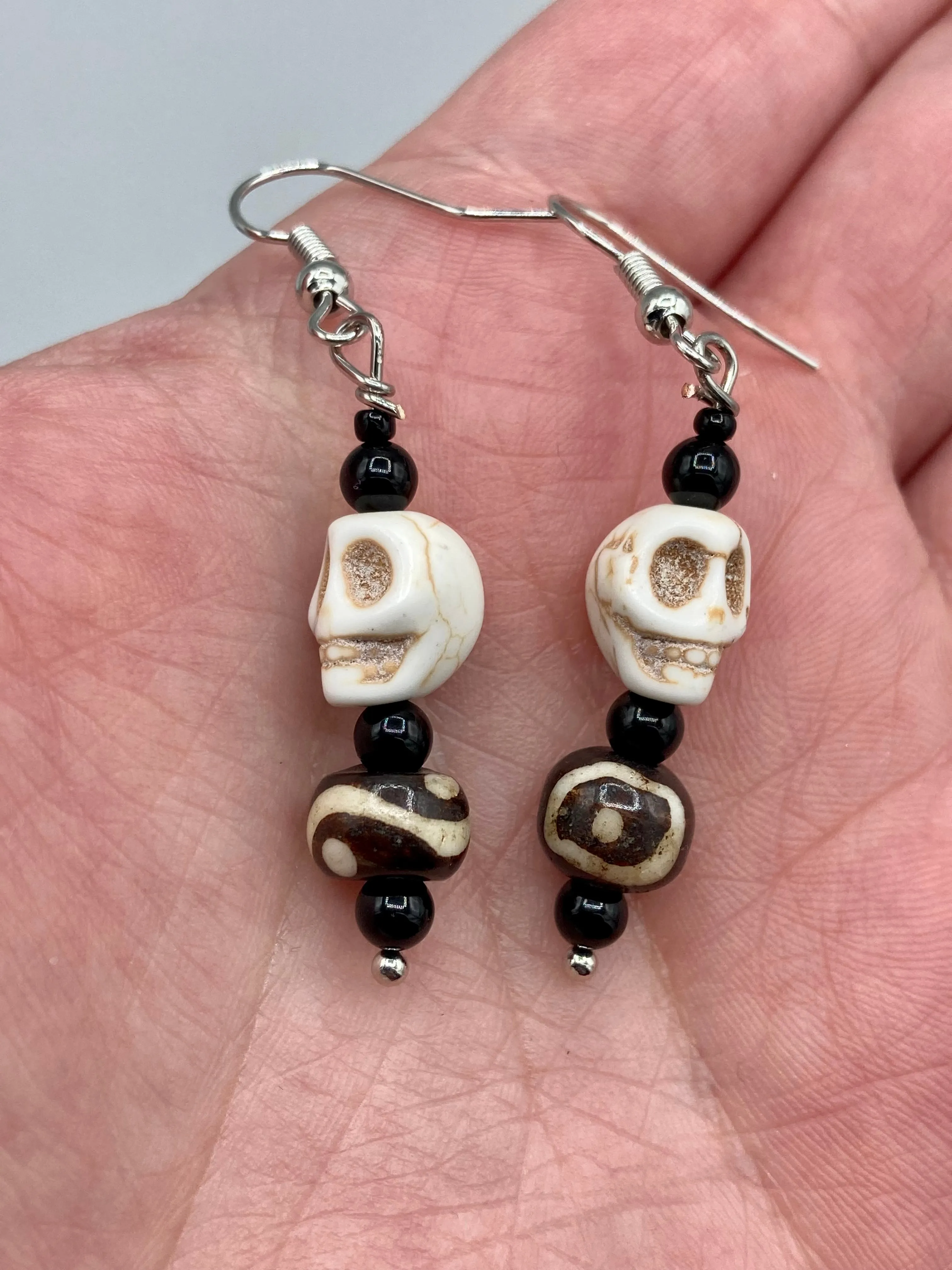 Mismatched Mini Skull Earrings, Howlite Skull And Round Wood Beads, Pastel Goth, Mexican Dia De Los Muertos Calavera Aretes, Day of the Dead