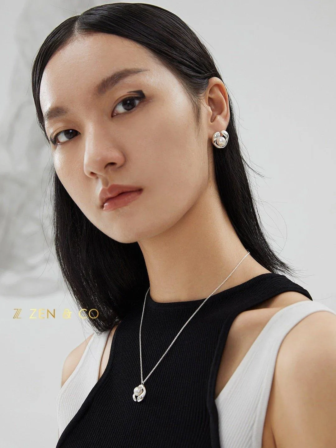 NINA Big pearl stud earrings