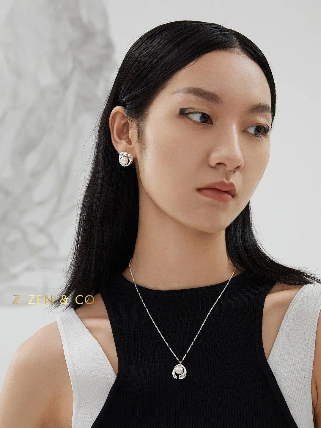 NINA Big pearl stud earrings