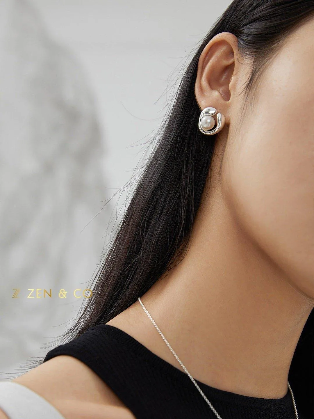 NINA Big pearl stud earrings