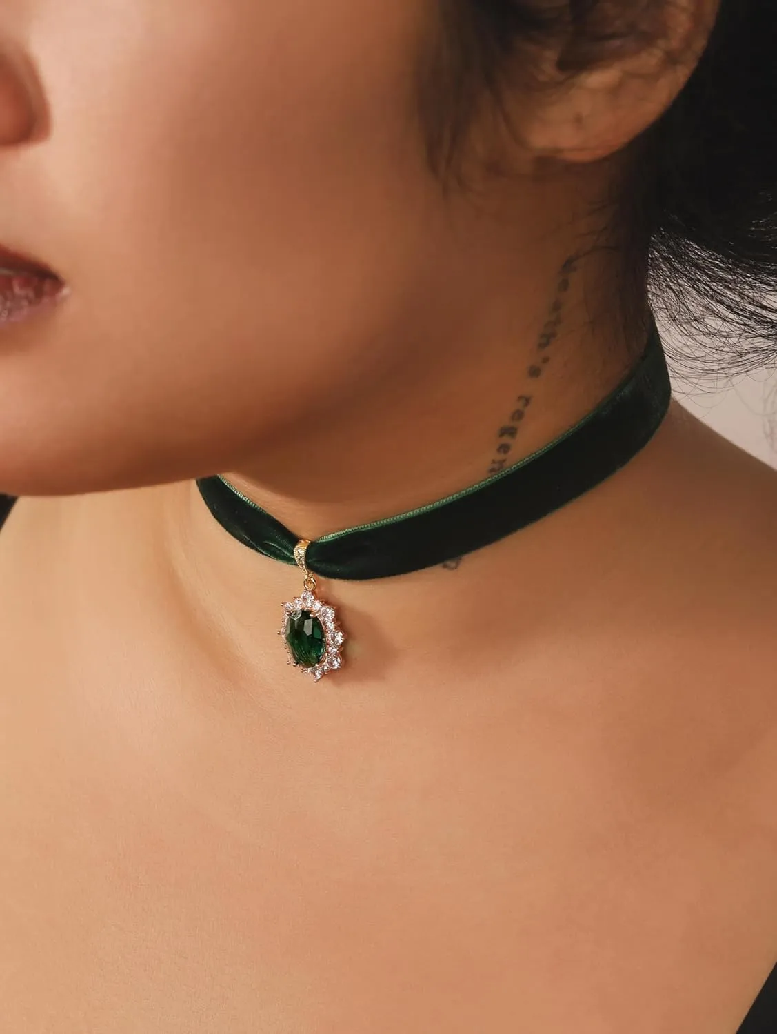 Sacina Rhinestone Victorian Choker, Velvet Chocker, Gothic Goth Choker, Vintage Necklace, Halloween Christmas Jewelry Gifts for Women