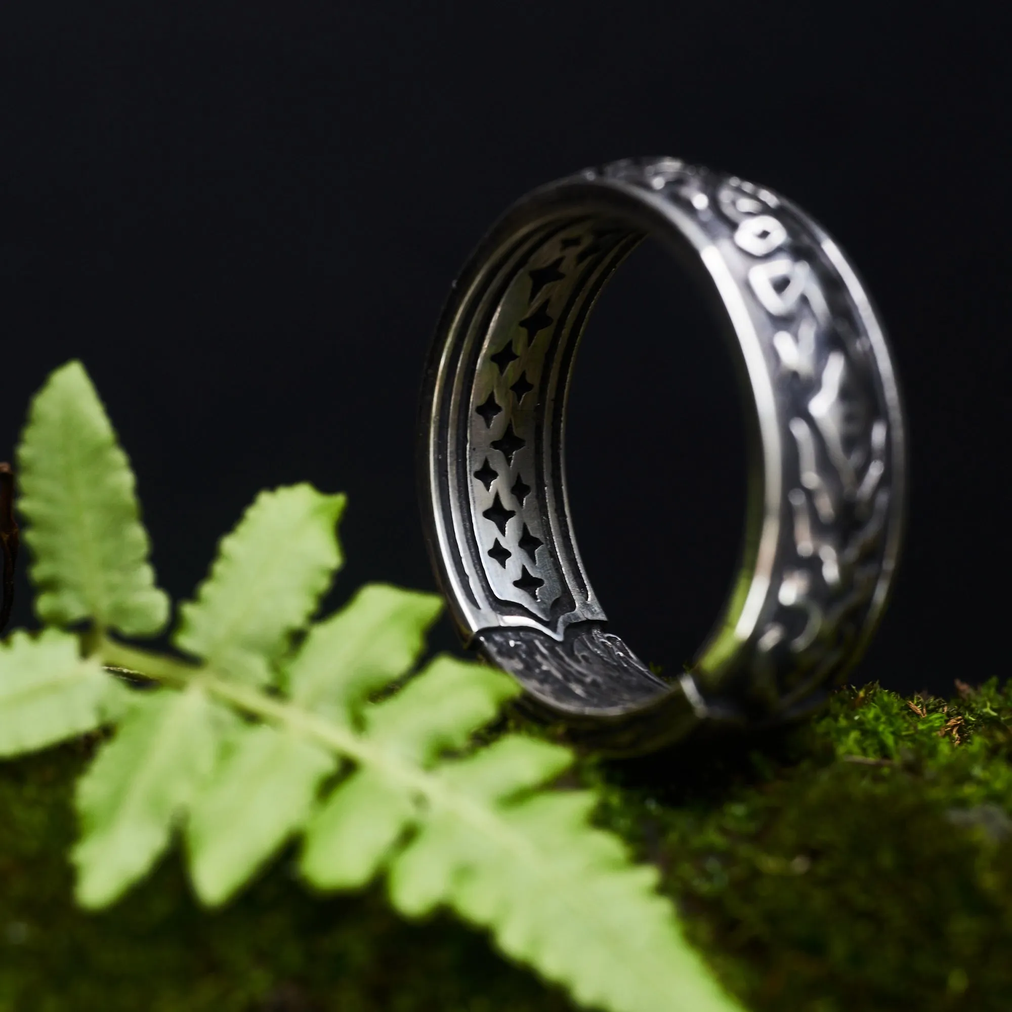 Set of male and female engagement rings with Ruby "Dusk"