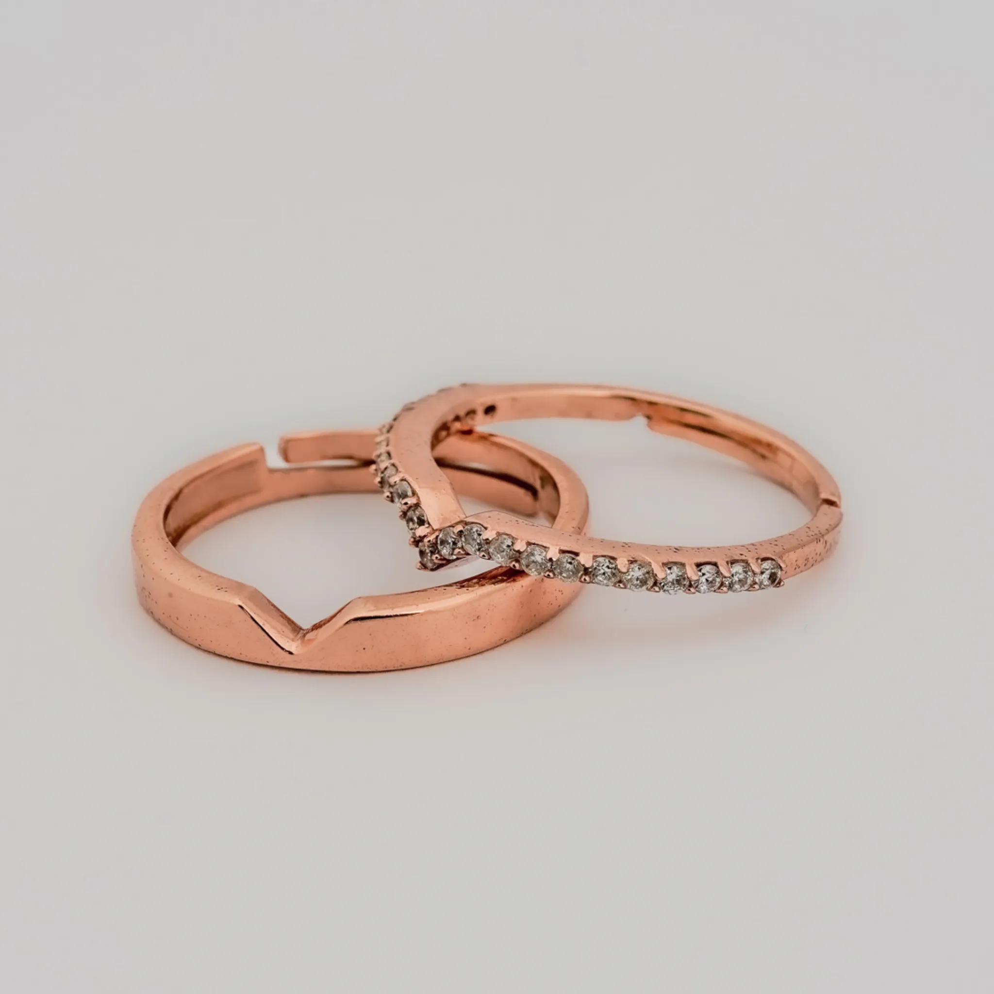 Silver Elegance Adjustable V- Shaped Rose Gold Ring For Couple