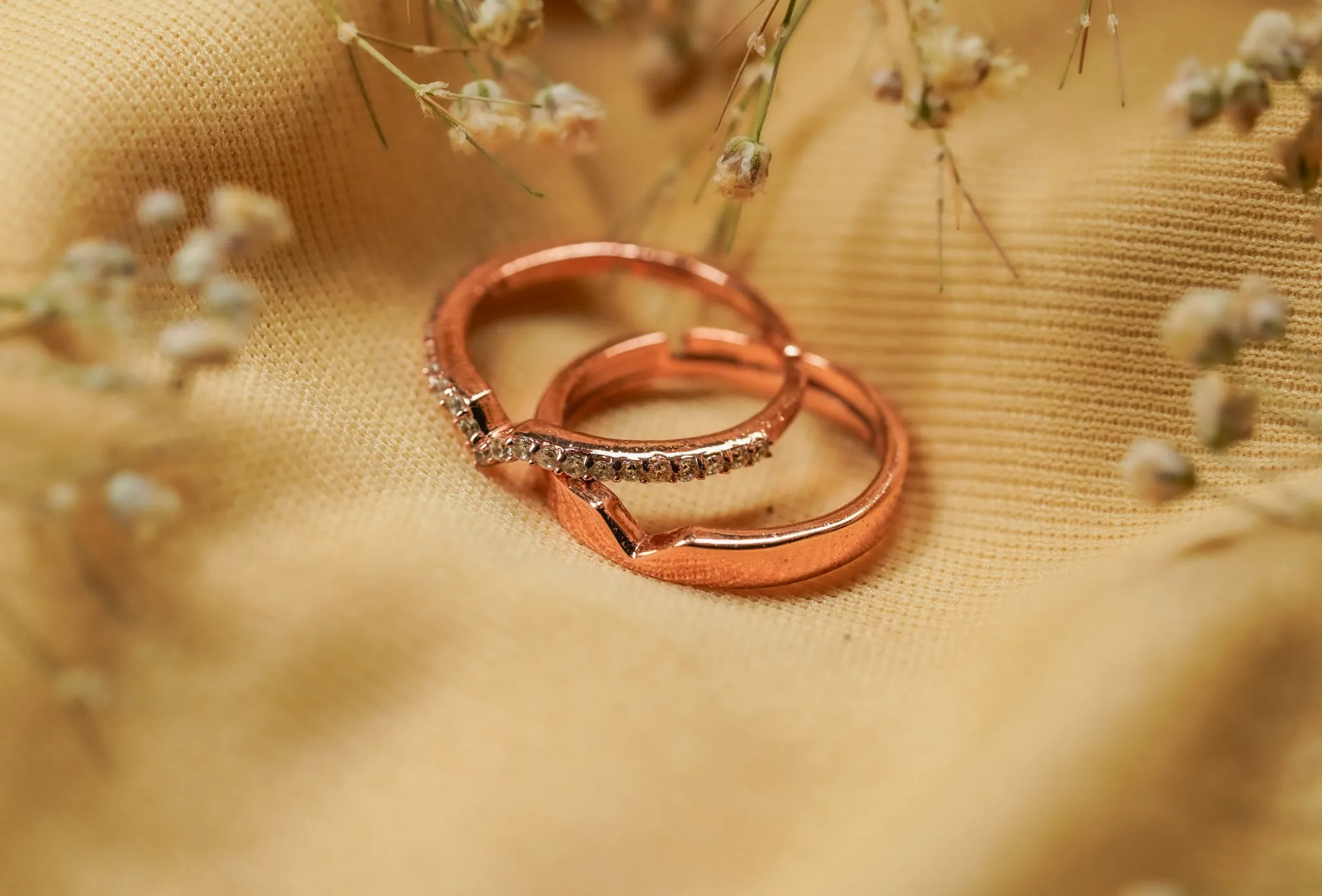 Silver Elegance Adjustable V- Shaped Rose Gold Ring For Couple