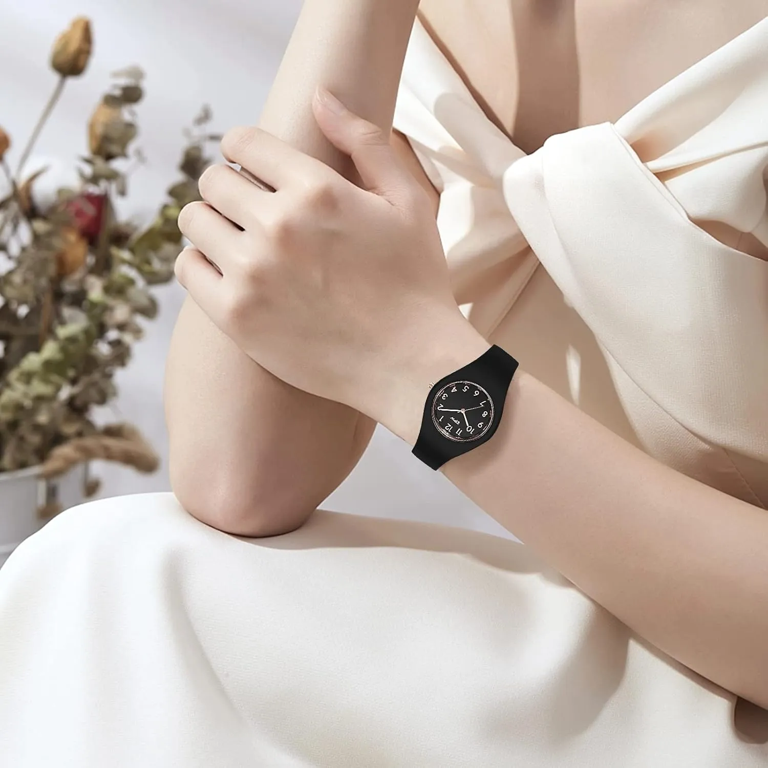 Simple Women Watches Minimalist Comfortable Silicone Strap 30M Waterproof Sport Watches Gifts for Women Girls
